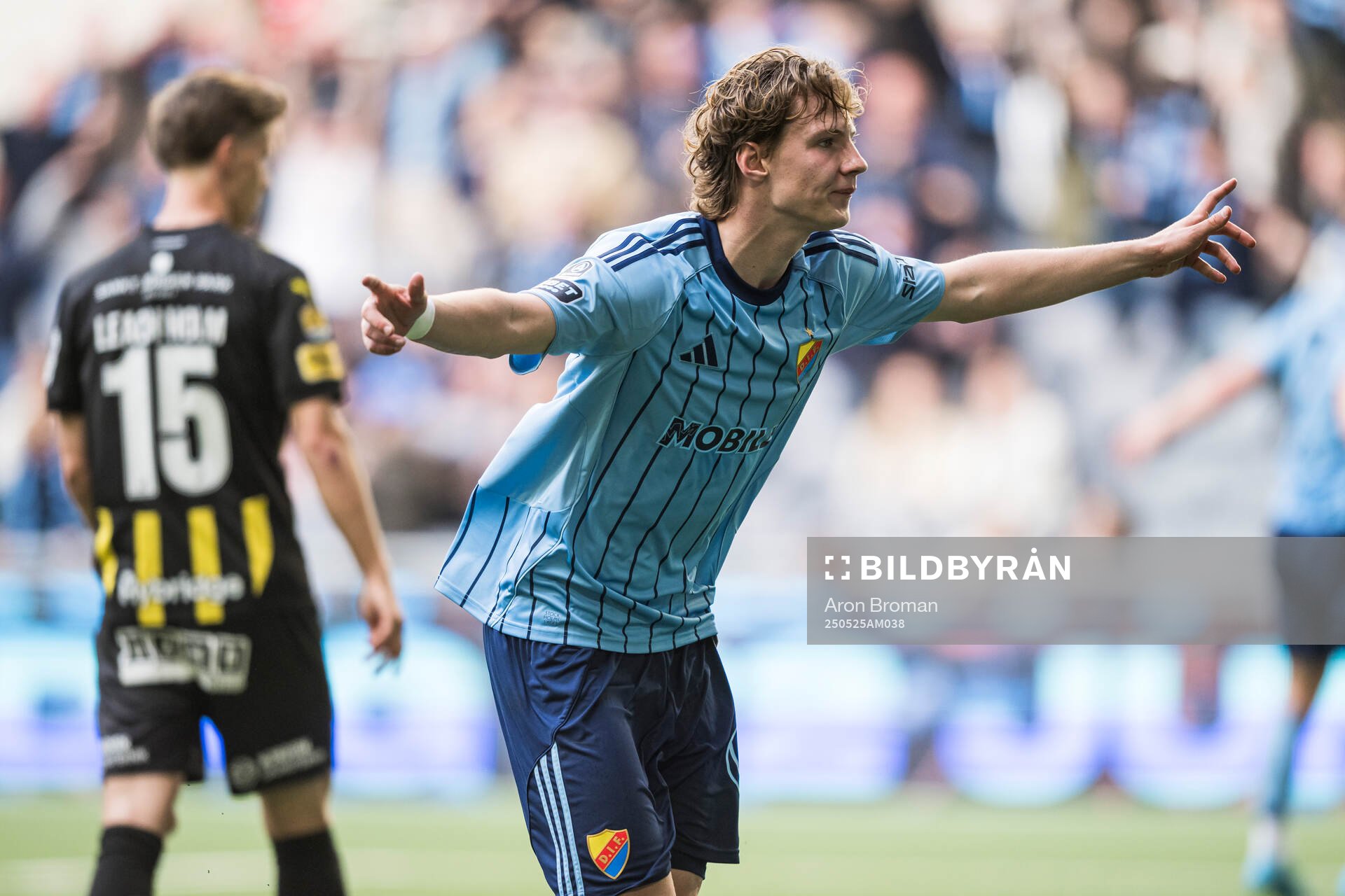 Djurgårdens August Priske Flyger jublar efter 1-1 under fotbollsmatchen i Allsvenskan mellan Djurgården och Häcken den 25 maj 2025 i Stockholm.