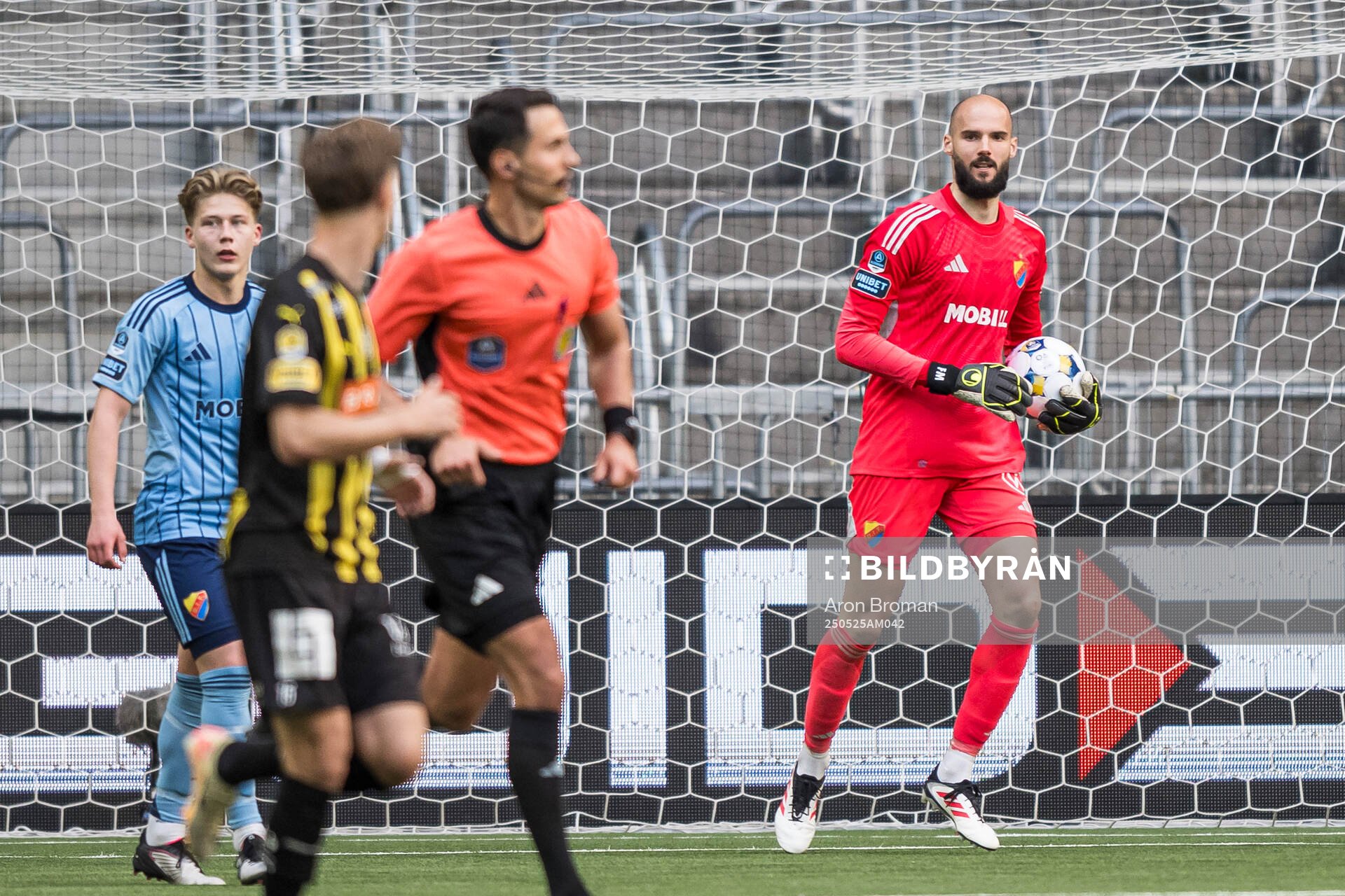 Djurgårdens målvakt Filip Manojlovic under fotbollsmatchen i Allsvenskan mellan Djurgården och Häcken den 25 maj 2025 i Stockholm. 