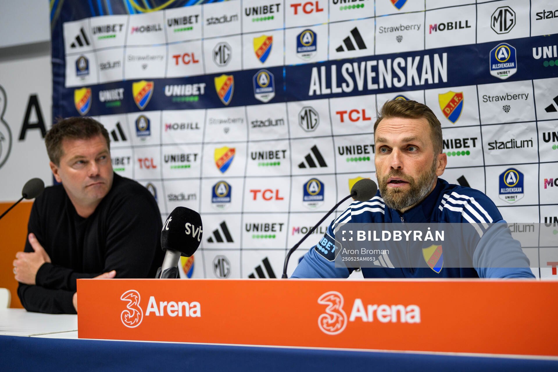 Häckens tränare Jens Gustafsson och Djurgårdens tränare Jani Honkavaara under presskonferensen efter fotbollsmatchen i Allsvenskan mellan Djurgården och Häcken den 25 maj 2025 i Stockholm.