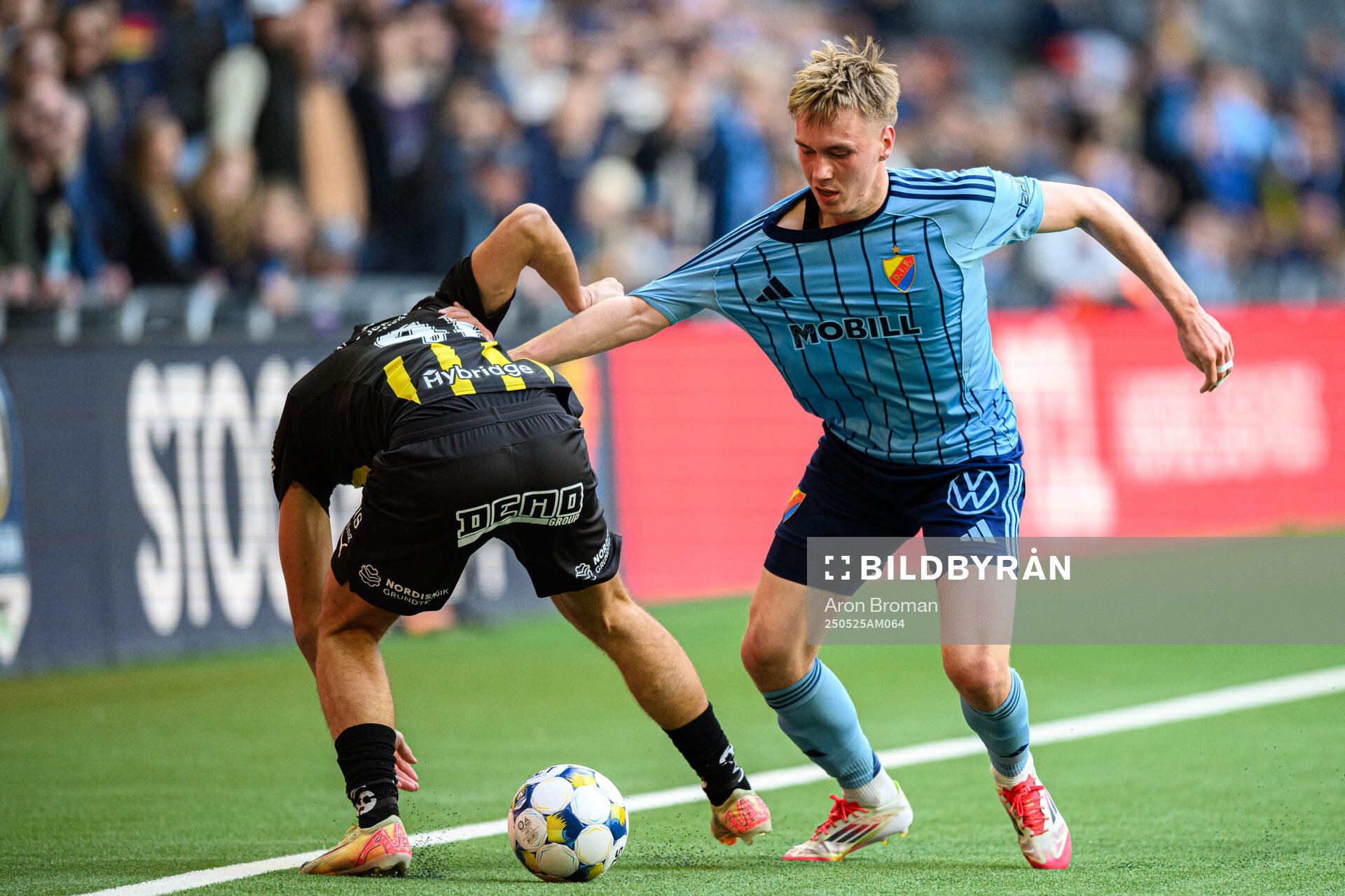 Häckens Nikola Mitrovic och Djurgårdens Viktor Bergh