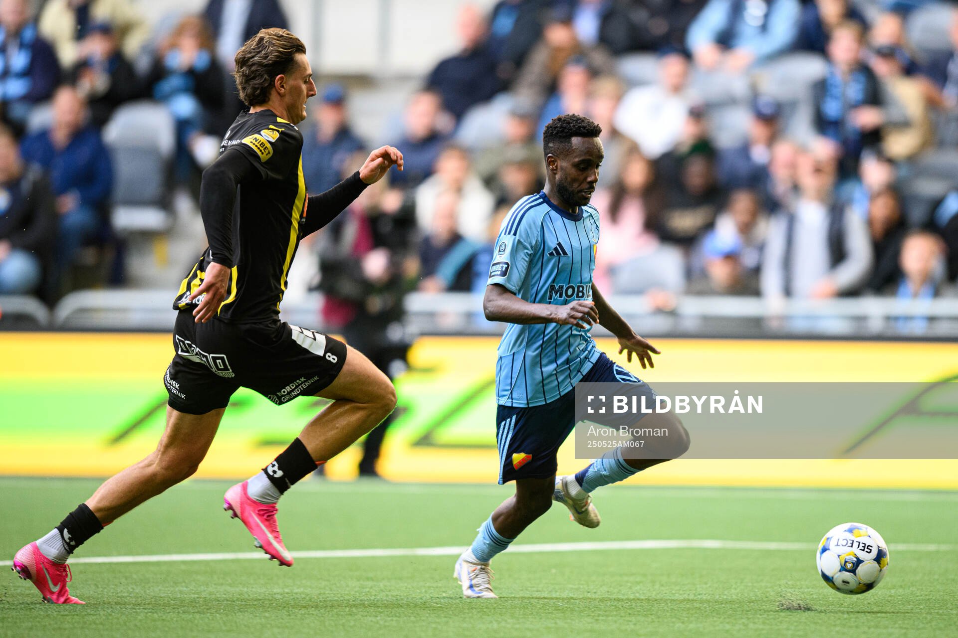 Häckens Silas Andersen och Djurgårdens Tokmac Nguen