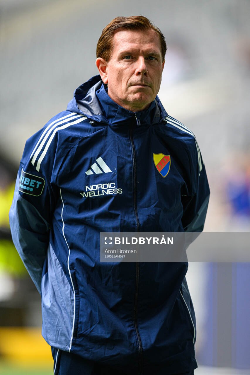 Djurgårdens assisterande tränare Christer Mattiasson inför fotbollsmatchen i Allsvenskan mellan Djurgården och Häcken den 25 maj 2025 i Stockholm.