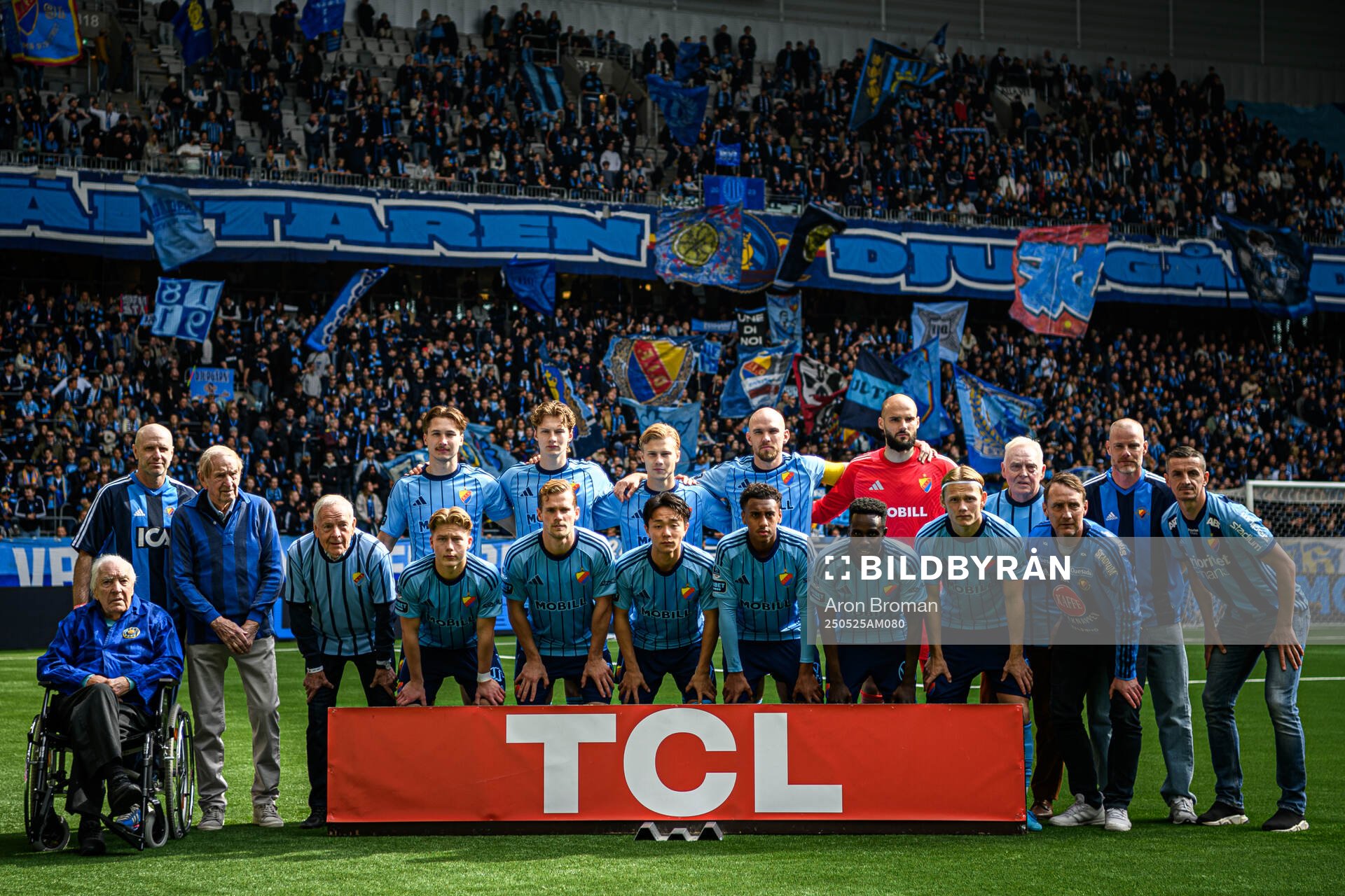 Hasse Tvilling, Markus Karlsson, Olle Hellström, Leif Eriksson, Djurgårdens Miro Tenho, August Priske Flyger, Theo Bergvall, Marcus Danielson, målvakt Filip Manojlovic,Matias Siltanen, Hampus Finndell, Keita Kosugi, Isak Alemayehu Mulugeta, Tokmac Nguen, Tobias Gulliksen, Inge Karlsson, Andreas Johansson, Fredrik Stenman och Haris Radetinac inför fotbollsmatchen i Allsvenskan mellan Djurgården och Häcken den 25 maj 2025 i Stockholm.