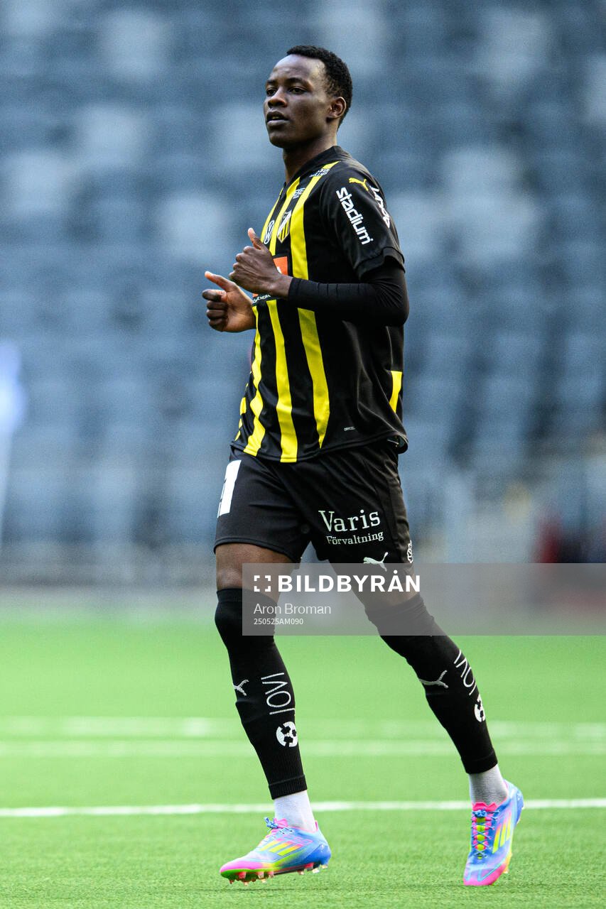 Häckens John Paul Dembe under fotbollsmatchen i Allsvenskan mellan Djurgården och Häcken den 25 maj 2025 i Stockholm. 