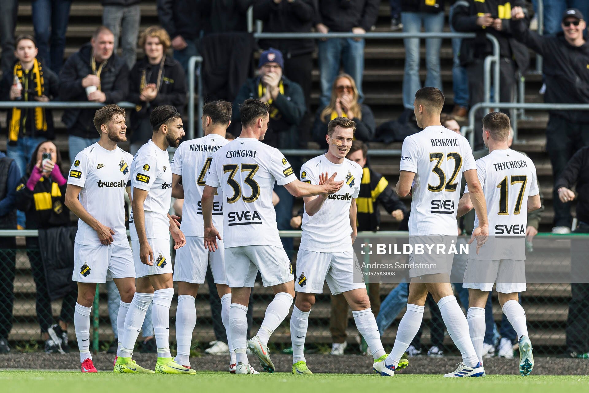 AIKs Johan Hove jublar efter 0-1 under fotbollsmatchen i Allsvenskan mellan Brommapojkarna och AIK den 25 maj 2025 i Stockholm. 
