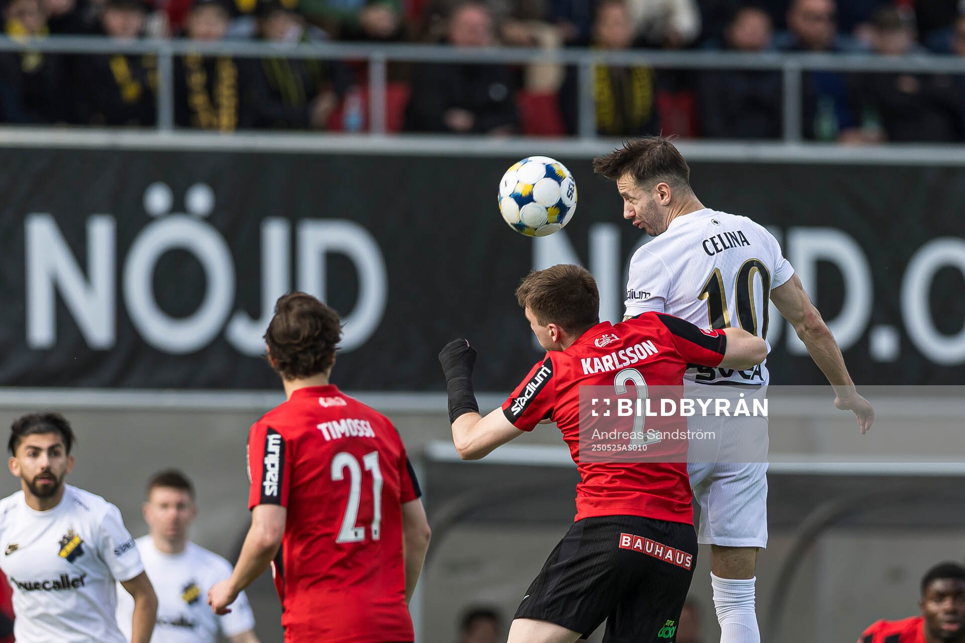 AIKs Bersant Celina under fotbollsmatchen i Allsvenskan mellan Brommapojkarna och AIK den 25 maj 2025 i Stockholm. 