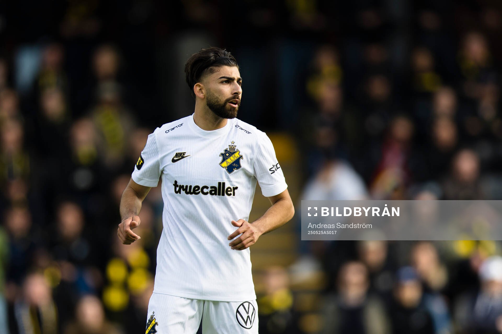 AIKs Andronikos Kakoullis under fotbollsmatchen i Allsvenskan mellan Brommapojkarna och AIK den 25 maj 2025 i Stockholm. 