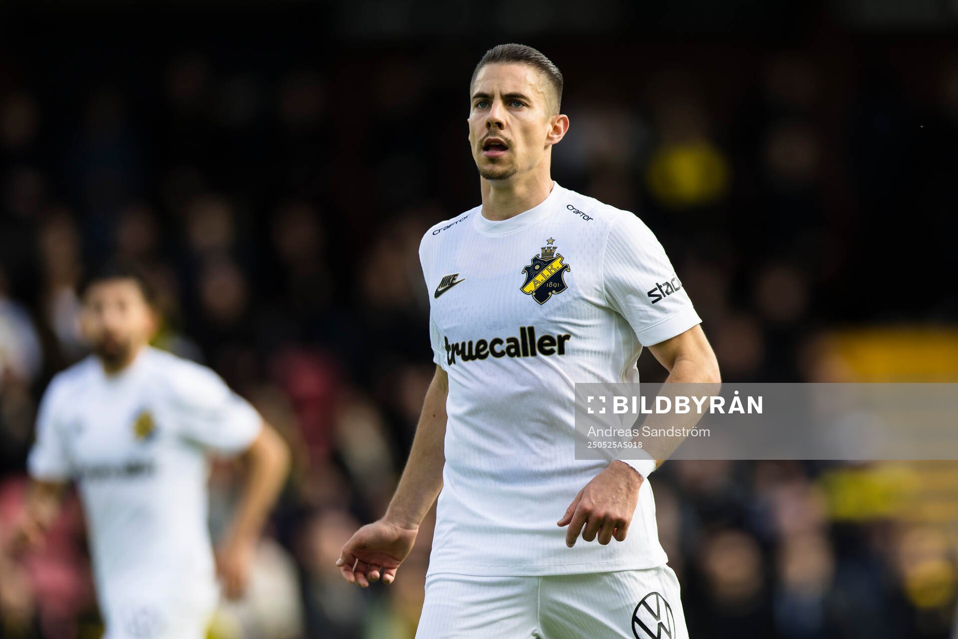 AIKs Filip Benkovic under fotbollsmatchen i Allsvenskan mellan Brommapojkarna och AIK den 25 maj 2025 i Stockholm. 