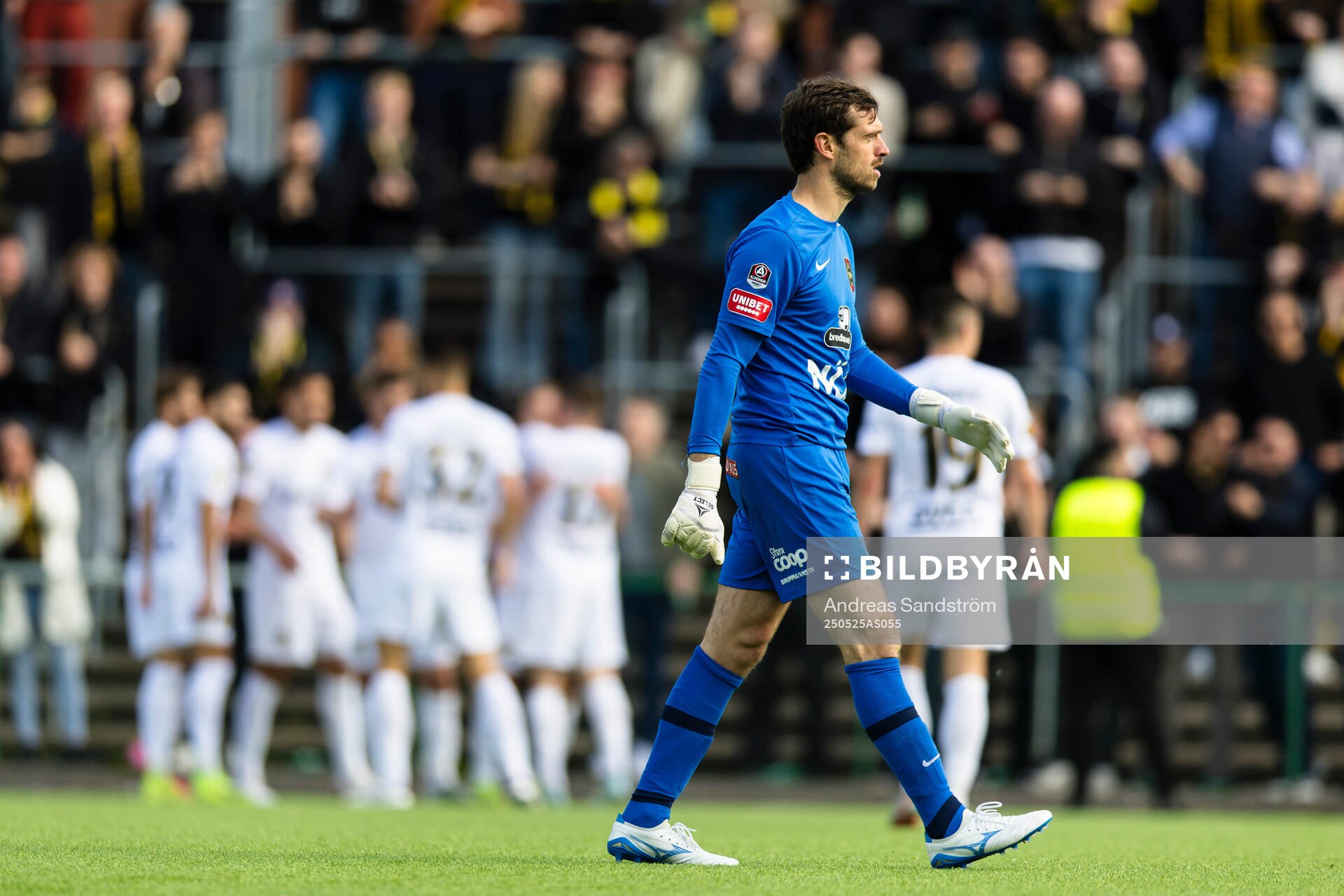 Brommapojkarnas målvakt Davor Blazevic deppar