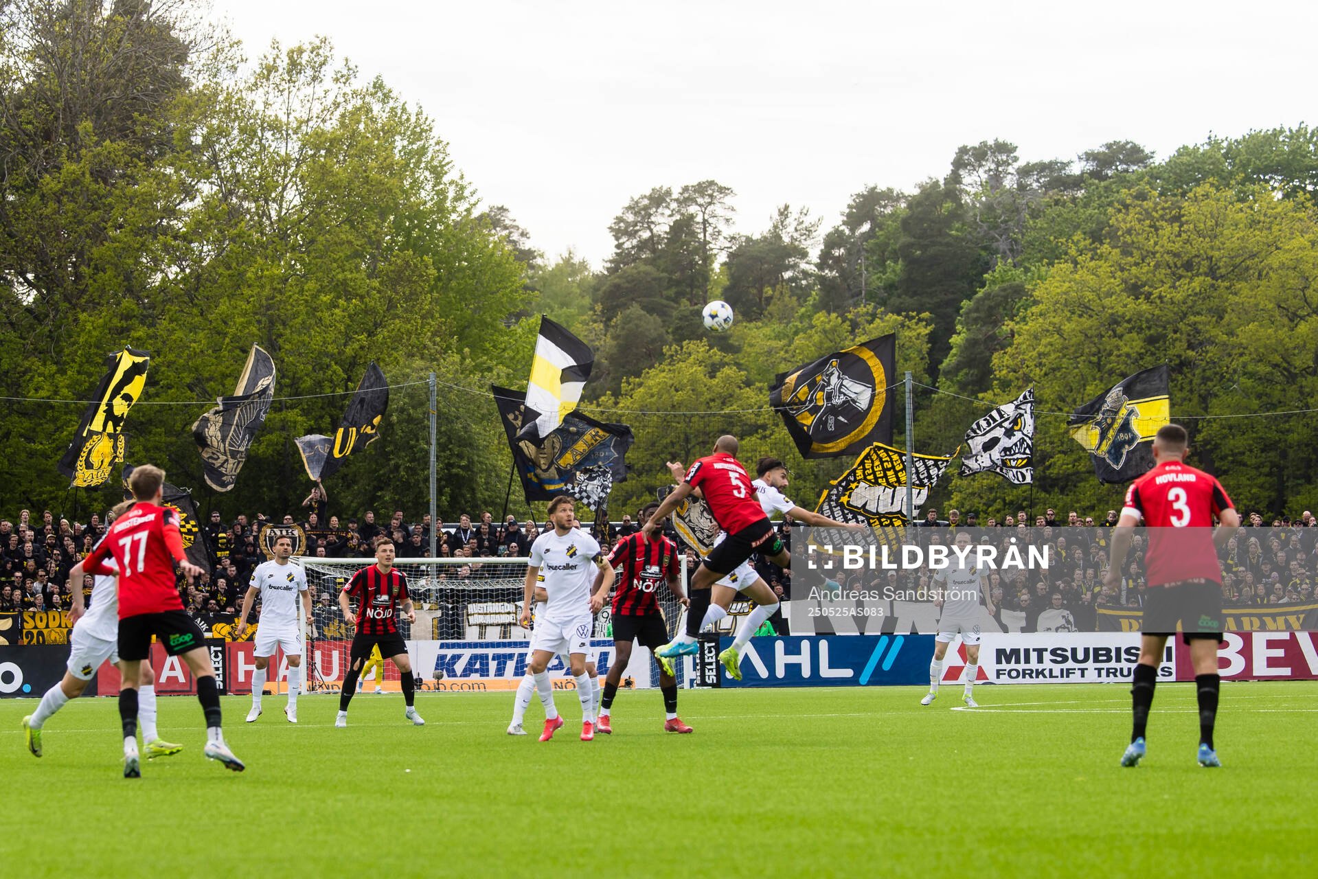 Vy över spelet under fotbollsmatchen i Allsvenskan mellan Brommapojkarna och AIK den 25 maj 2025 i Stockholm. 