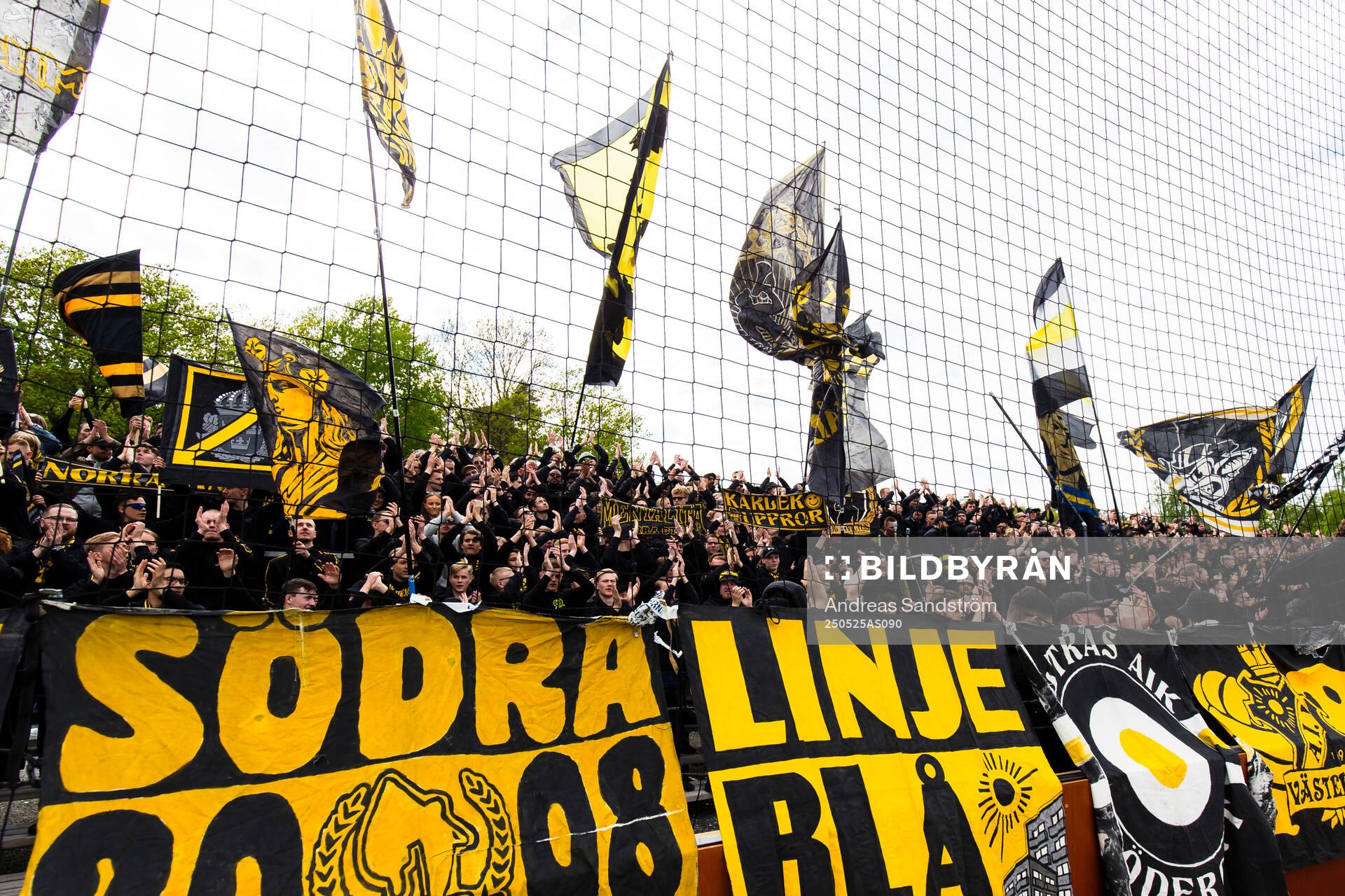AIKs klack under fotbollsmatchen i Allsvenskan mellan Brommapojkarna och AIK den 25 maj 2025 i Stockholm. 