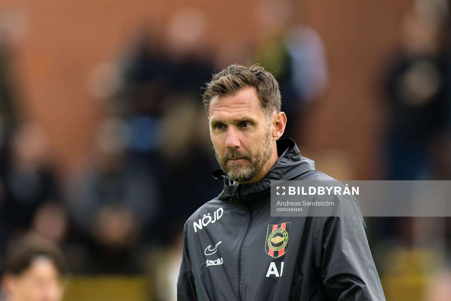 Brommapojkarnas målvaktstränare Andreas Isaksson på uppvärmningen inför fotbollsmatchen i Allsvenskan mellan Brommapojkarna och AIK den 25 maj 2025 i Stockholm.
