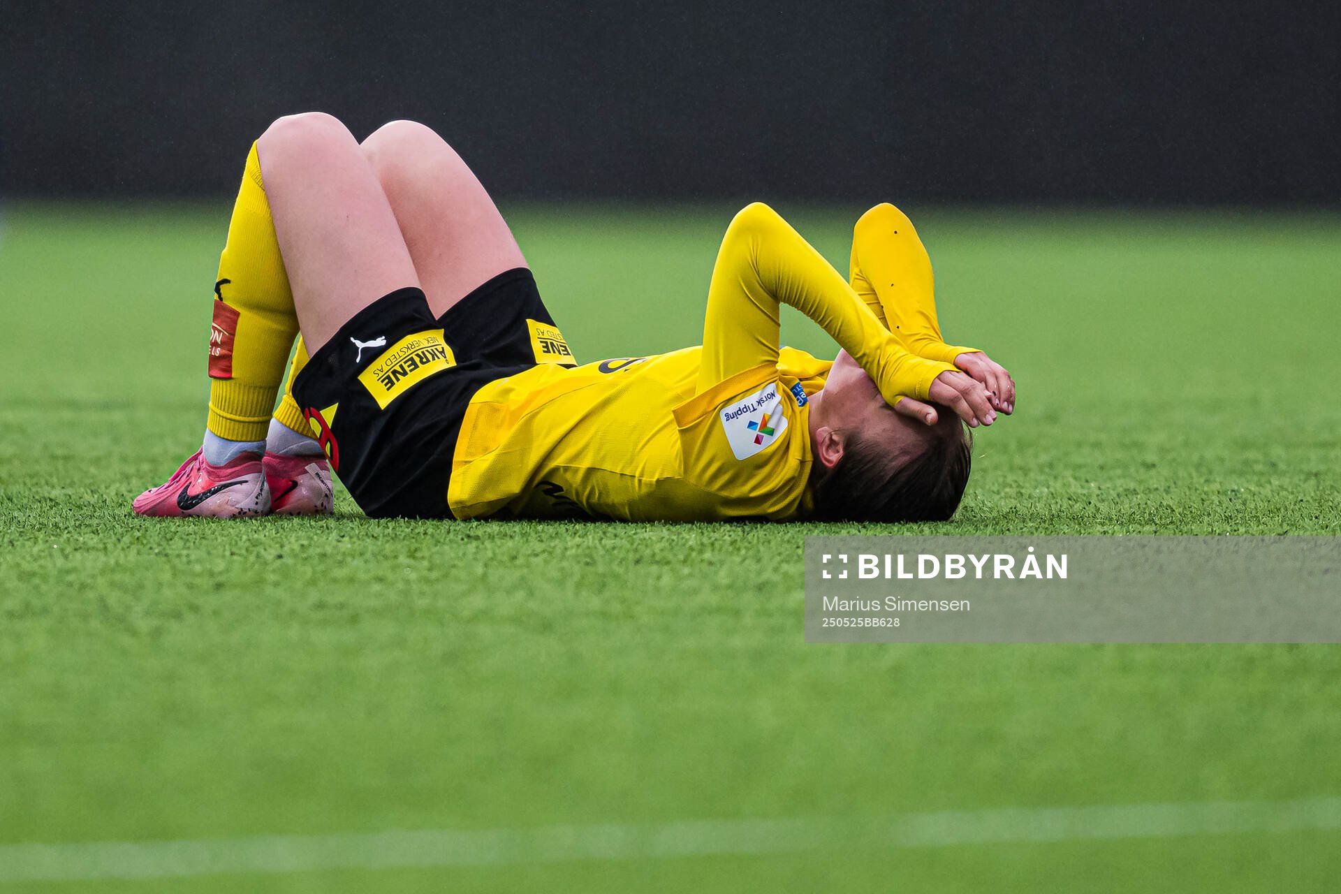Mari Rosendal Nyhagen of LSK Kvinner with an injury during the Toppserien football match between Stabæk and LSK Kvinner on May 25, 2025 in Bekkestua.