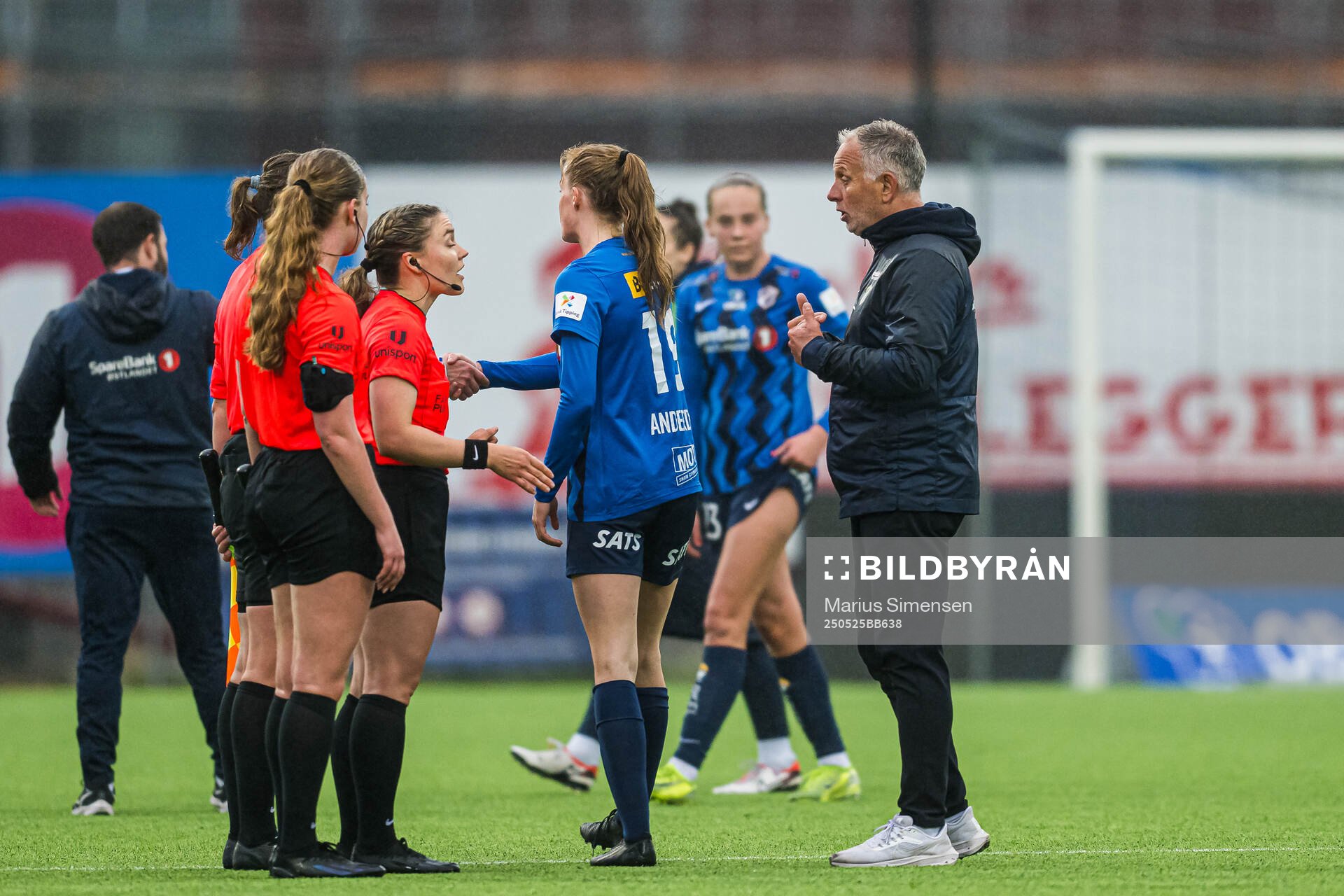 Karoline Marie Jensen, referee, and Jan Jönsson, head
