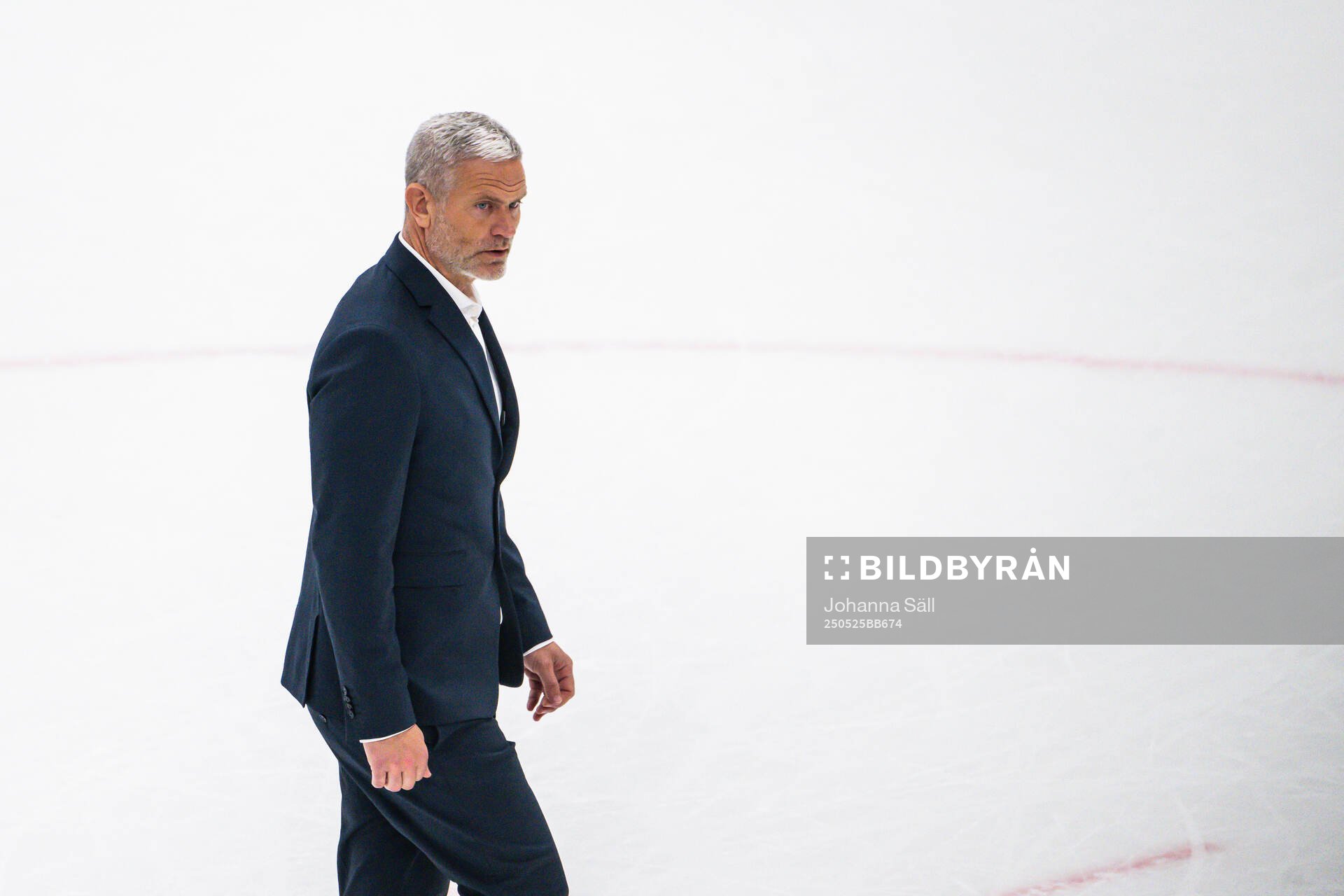 coach Mikael Gath of Denmark