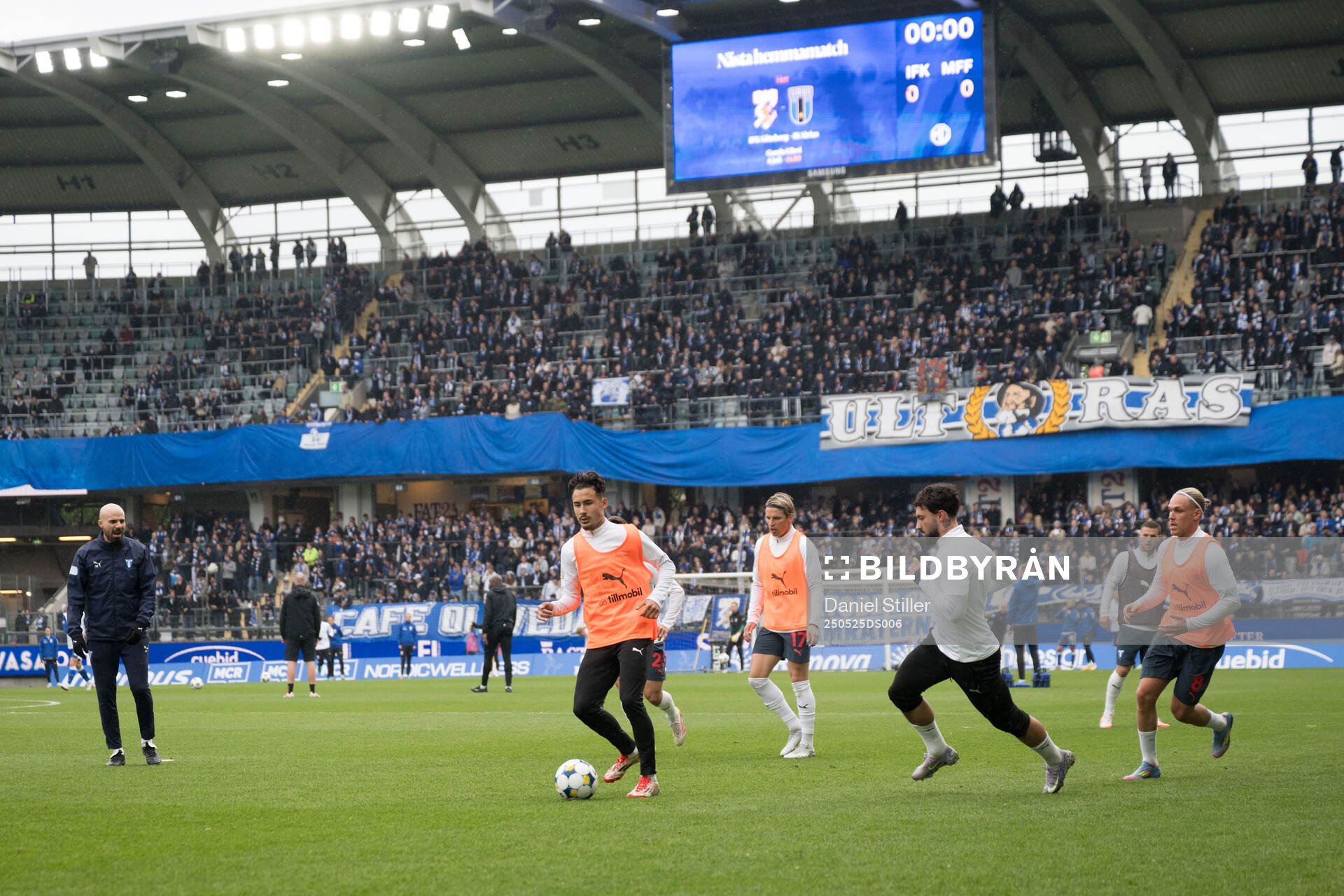 Malmö FF värmer upp inför fotbollsmatchen i Allsvenskan mellan IFK Göteborg och Malmö FF den 25 maj 2025 i Göteborg. 