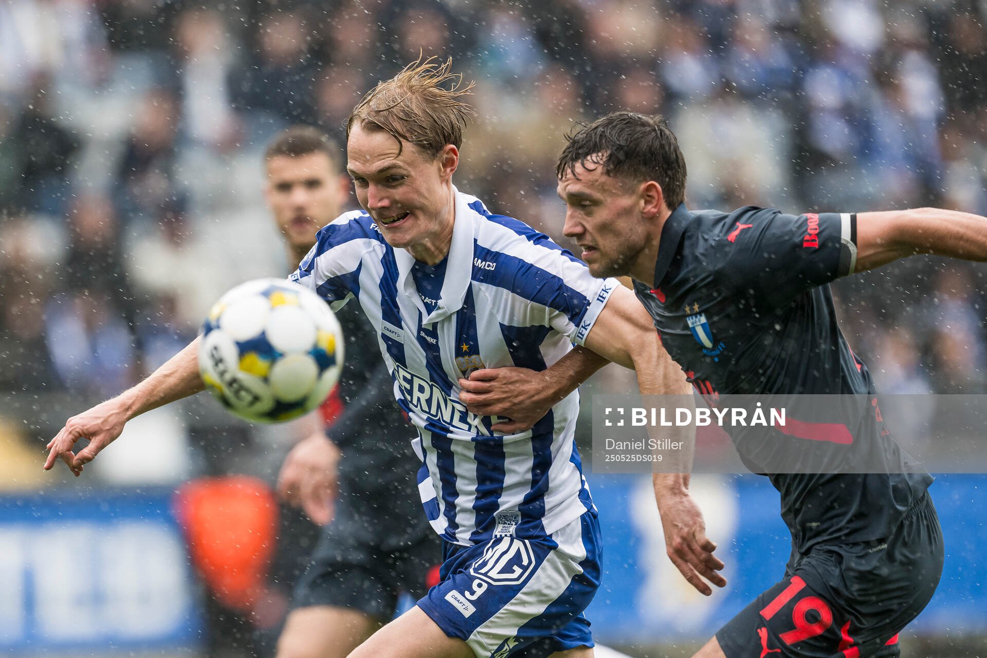 IFK Göteborgs Max Fenger och Malmö FFs Colin Rösler