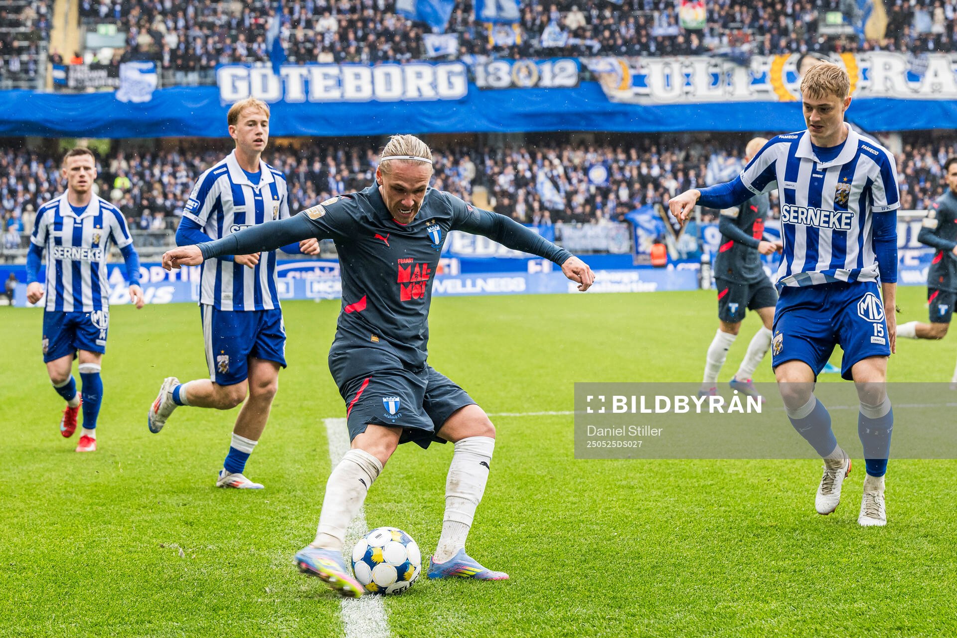 Malmö FFs Arnor Sigurdsson under fotbollsmatchen i Allsvenskan mellan IFK Göteborg och Malmö FF den 25 maj 2025 i Göteborg. 