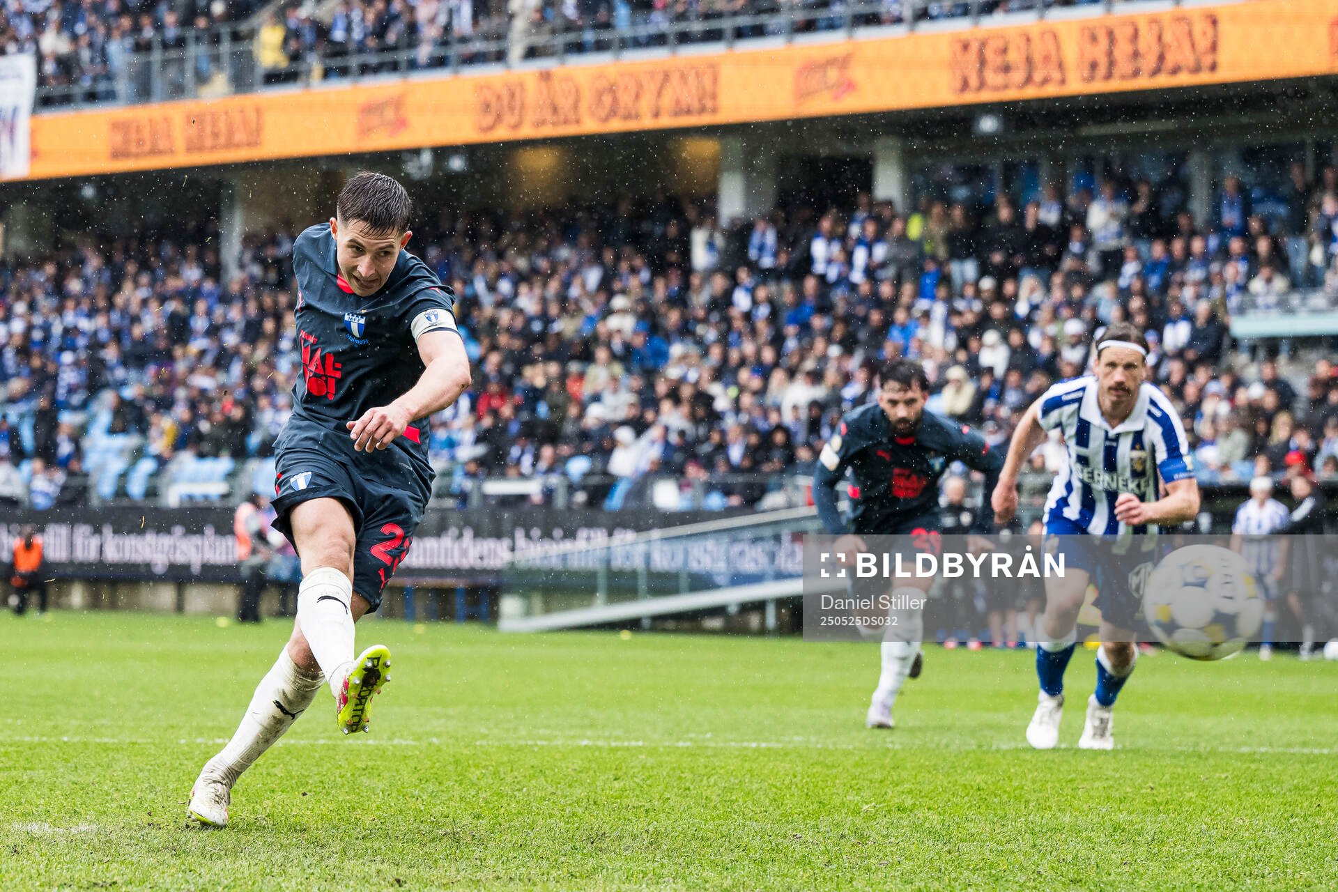 Malmö FFs Lasse Berg Johnsen under fotbollsmatchen i Allsvenskan mellan IFK Göteborg och Malmö FF den 25 maj 2025 i Göteborg. 