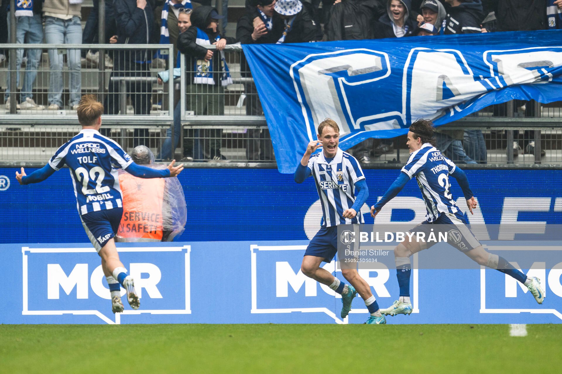 IFK Göteborgs Kolbeinn Thordarson jublar tillsammans med lagkamrater efter 1-0 under fotbollsmatchen i Allsvenskan mellan IFK Göteborg och Malmö FF den 25 maj 2025 i Göteborg.