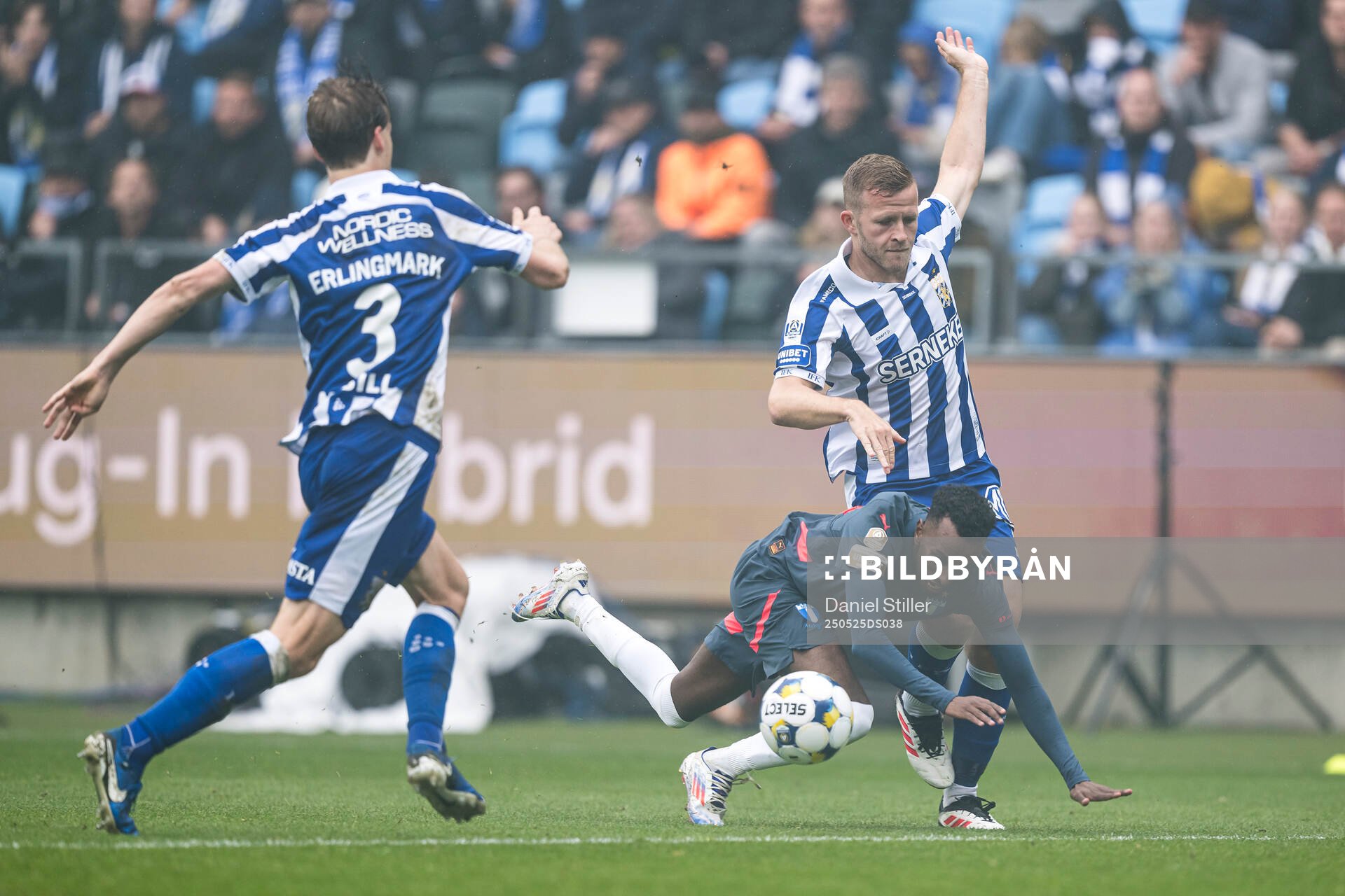 Malmö FFs Taha Ali och IFK Göteborgs Jonas Bager under fotbollsmatchen i Allsvenskan mellan IFK Göteborg och Malmö FF den 25 maj 2025 i Göteborg.