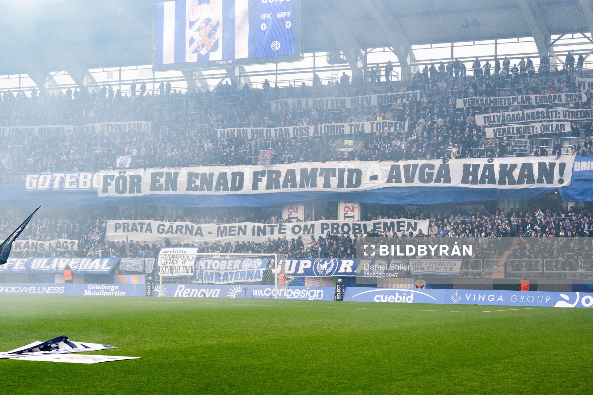 IFK Göteborgs klack med banderoller inför fotbollsmatchen i Allsvenskan mellan IFK Göteborg och Malmö FF den 25 maj 2025 i Göteborg. 