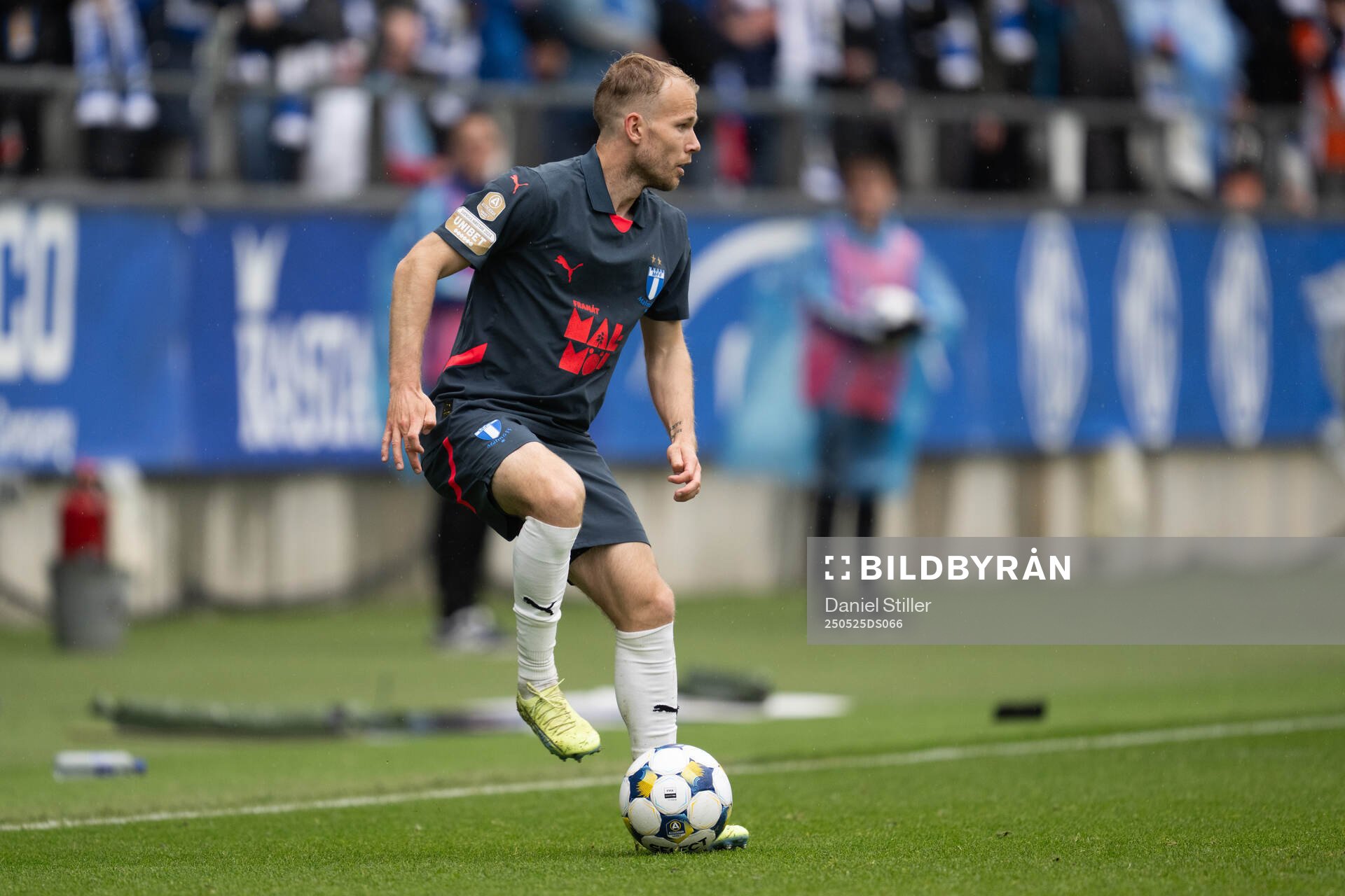 Malmö FFs Oscar Lewicki under fotbollsmatchen i Allsvenskan mellan IFK Göteborg och Malmö FF den 25 maj 2025 i Göteborg. 