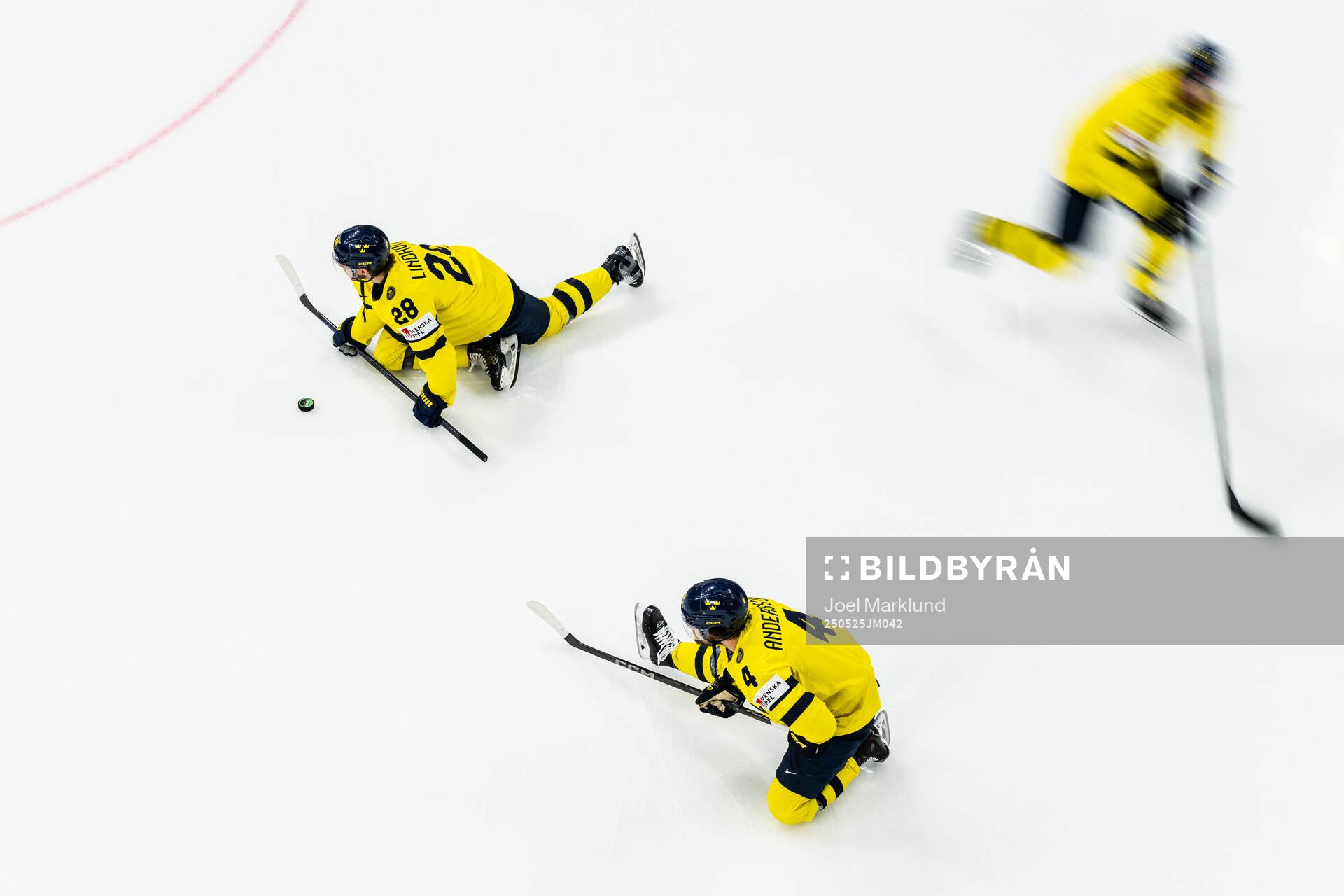 Elias Lindholm and Rasmus Andersson of Sweden at warm-up