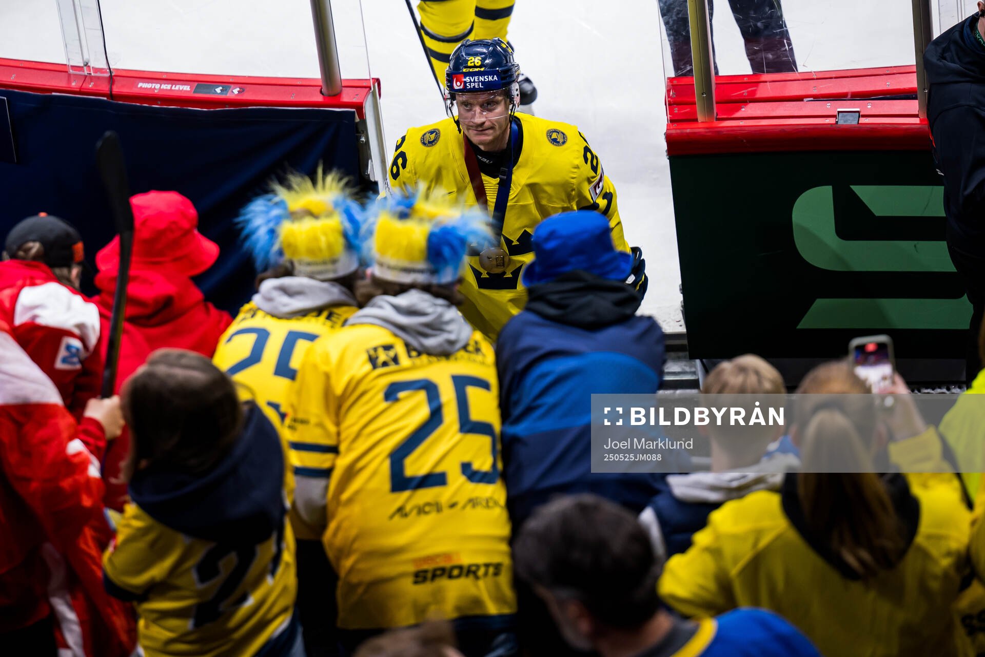 Anton Bengtsson of Sweden with his bronze medal