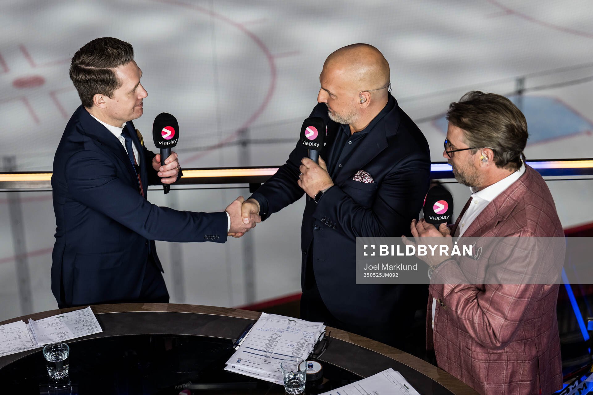 Head coach Sam Hallam of Sweden shake hands with Erik
