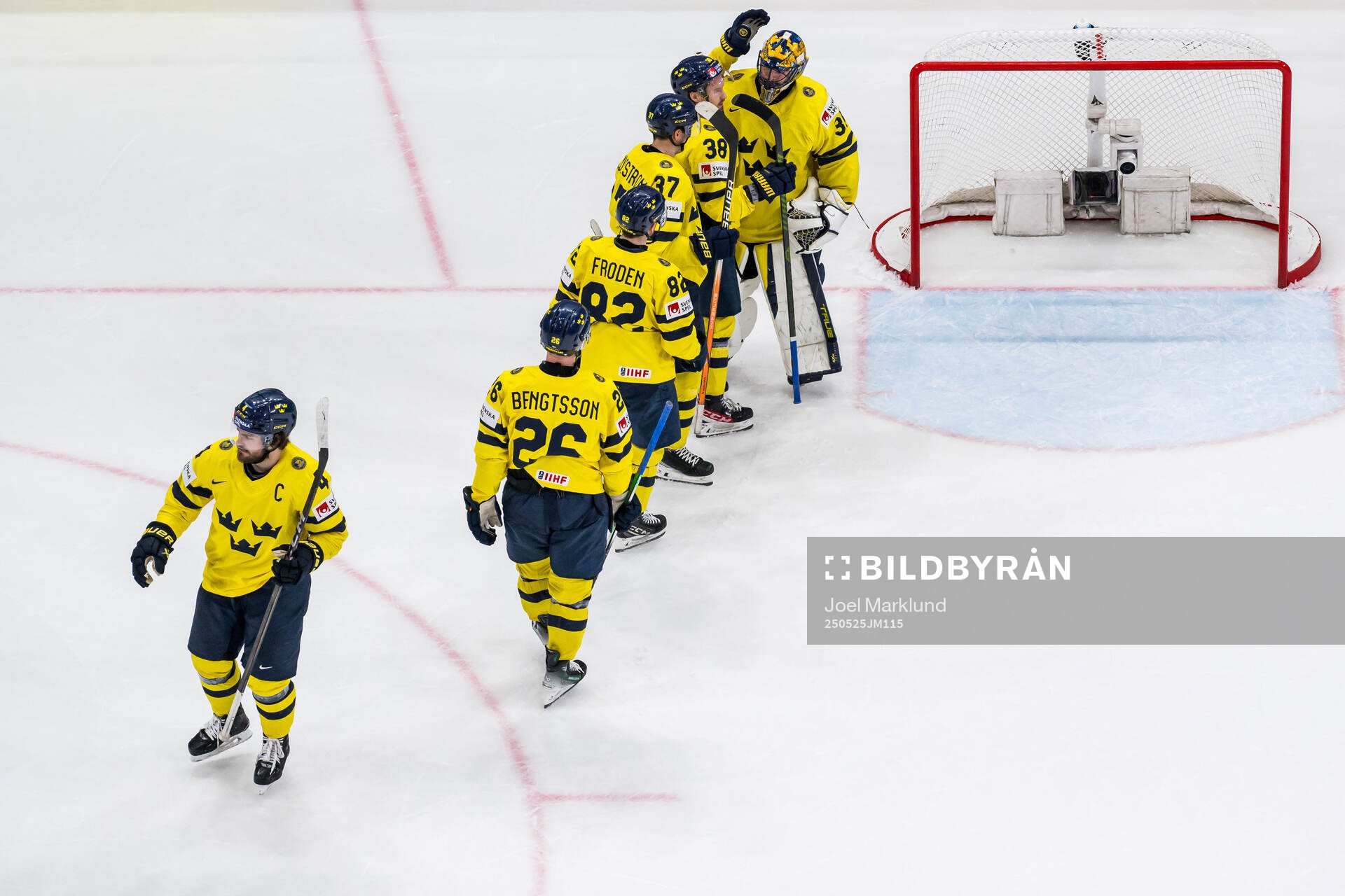 goaltender Samuel Ersson of Sweden with team mates