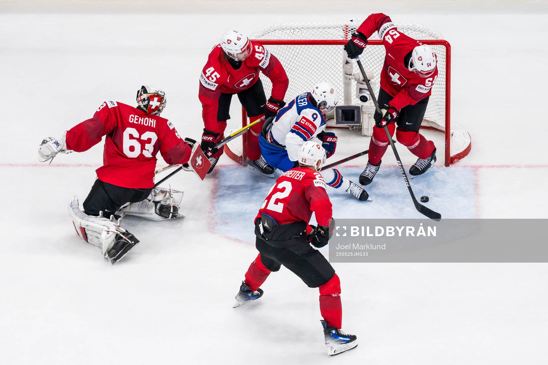 Goaltender Leonardo Genoni, Michael Fora, Nino Niederreiter