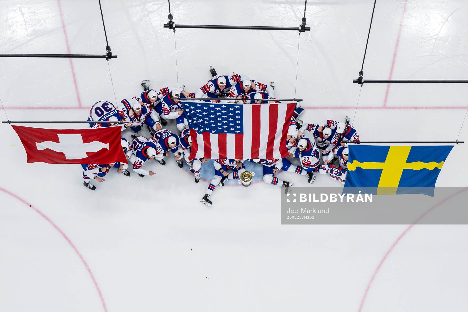 Players of USA celebrate with the trophy in front of team