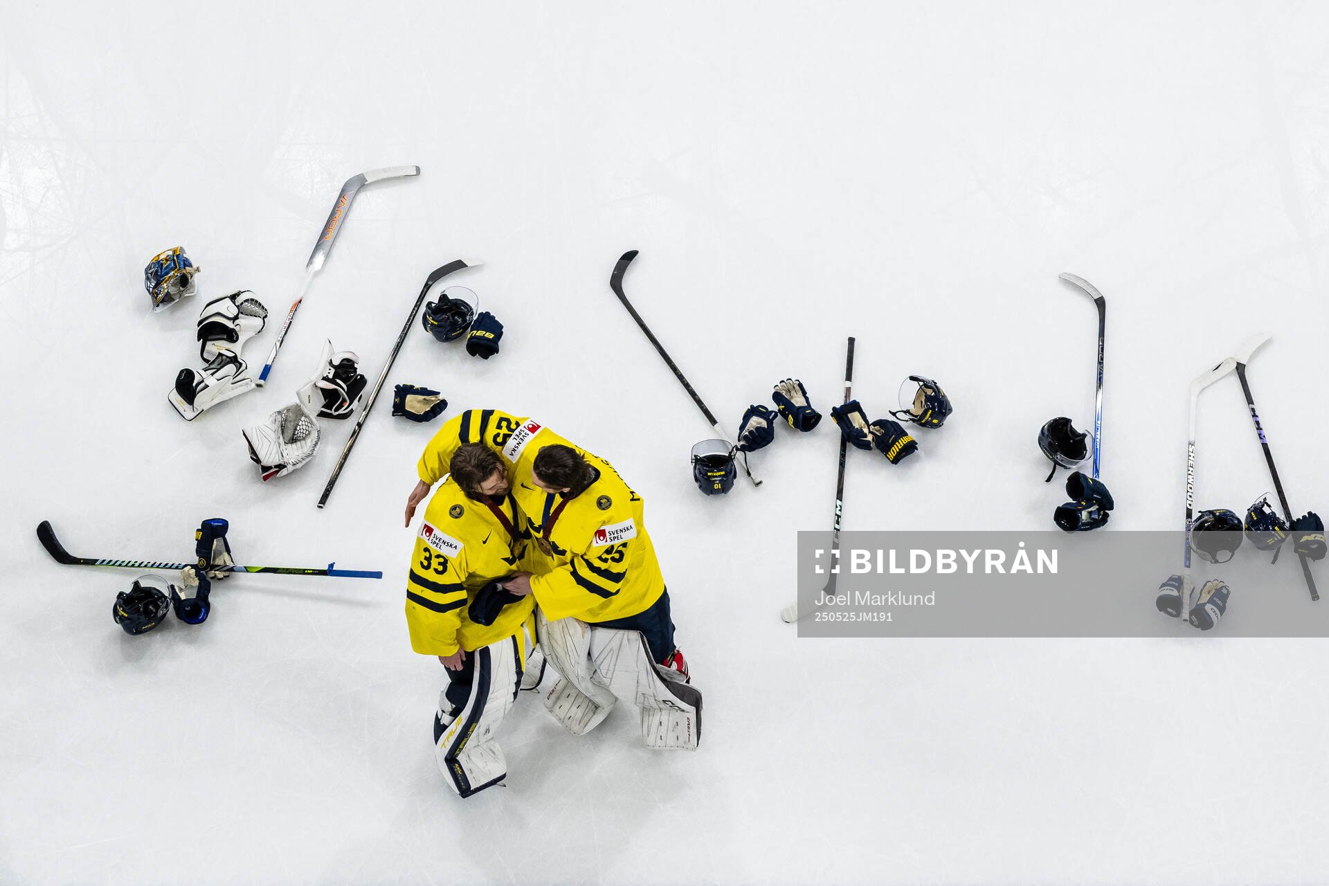 Goaltenders Samuel Ersson and Jacob Markström of Sweden