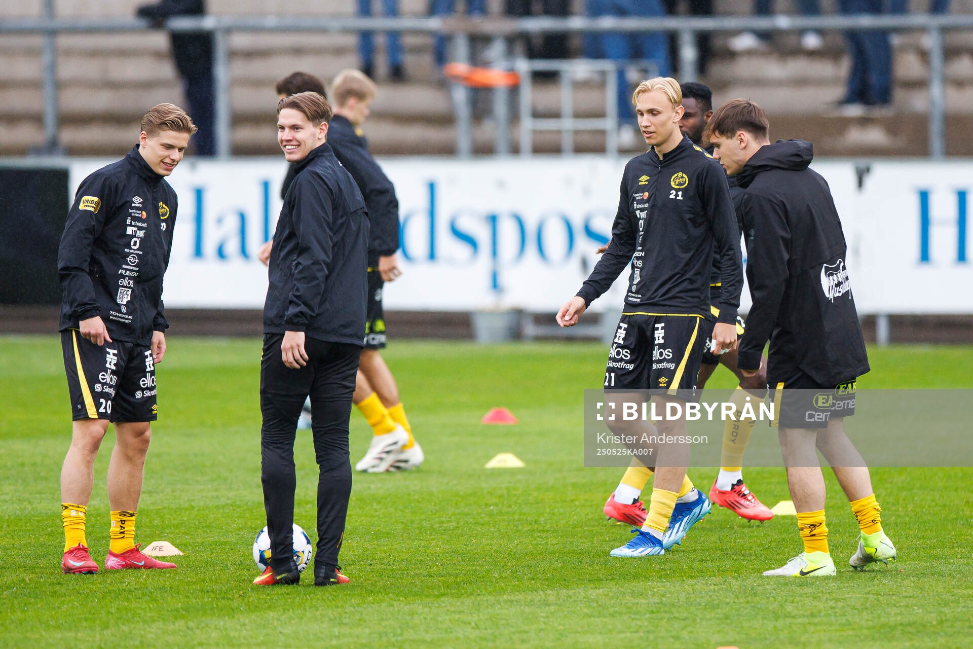 Elfsborgs spelare inför fotbollsmatchen i Allsvenskan mellan Halmstad och Elfsborg den 25 maj 2025 i Halmstad. 
