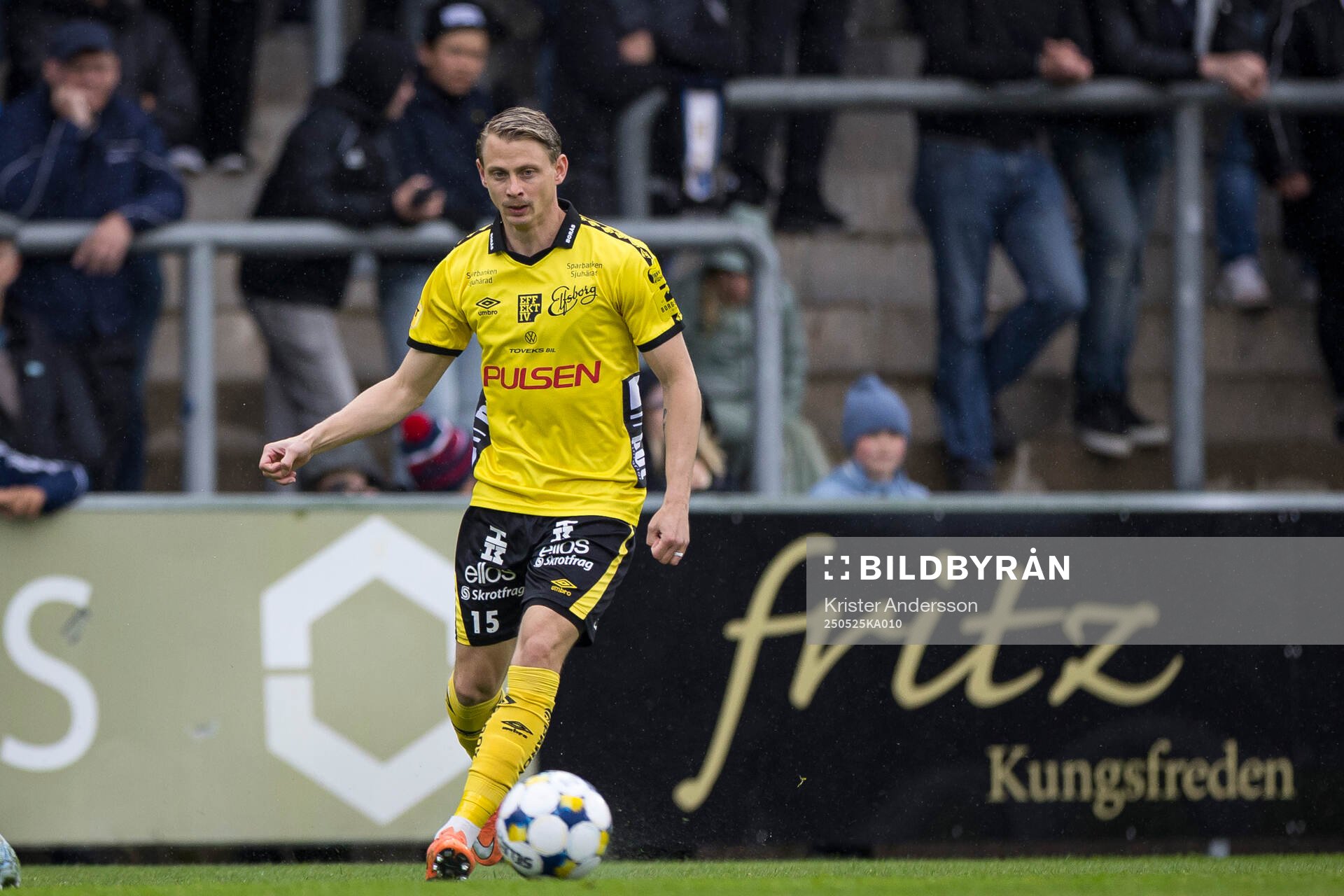 Elfsborgs Simon Hedlund under fotbollsmatchen i Allsvenskan mellan Halmstad och Elfsborg den 25 maj 2025 i Halmstad. 