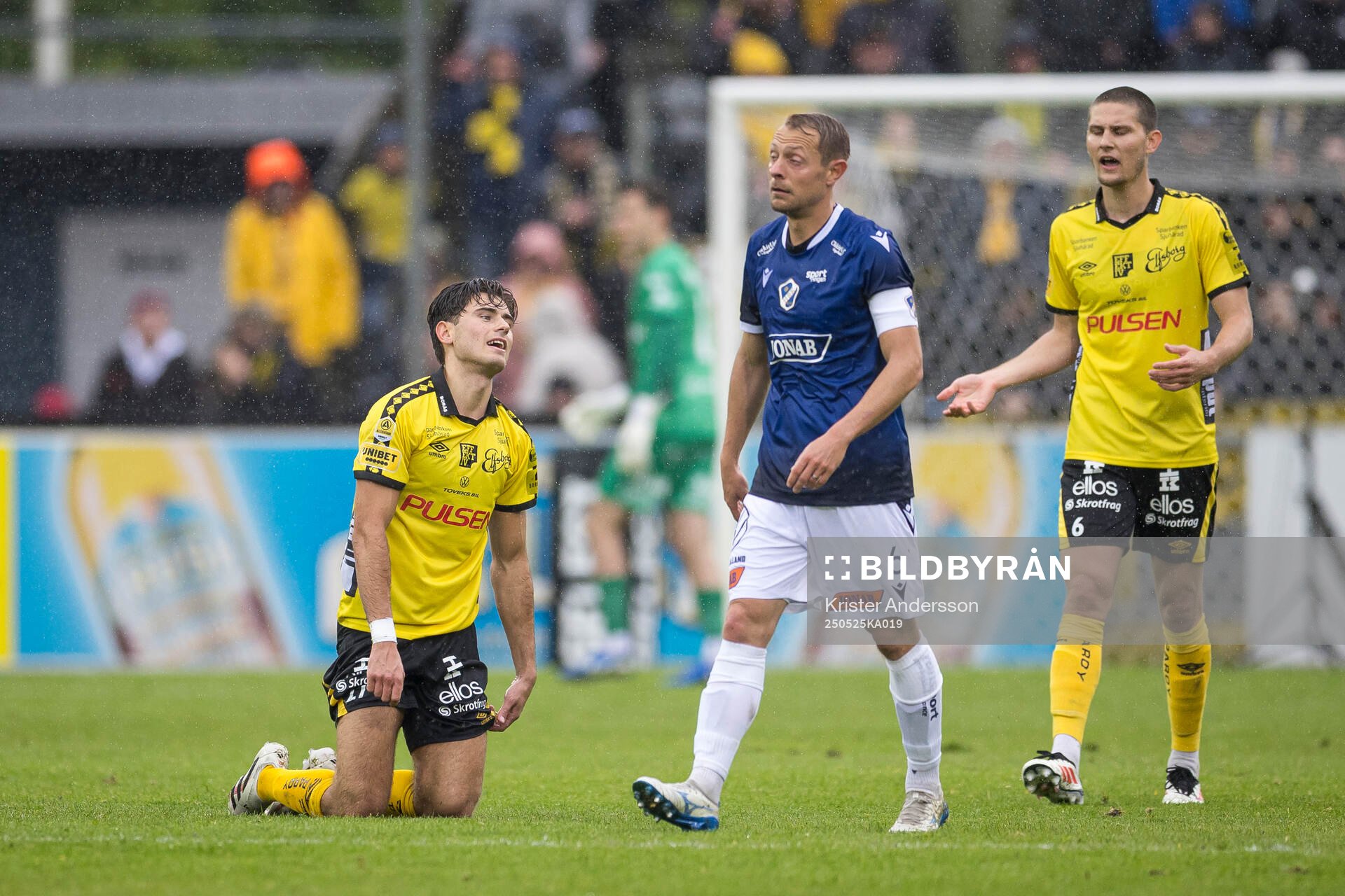 Elfsborgs Besfort Zeneli och Rasmus Wikström deppar