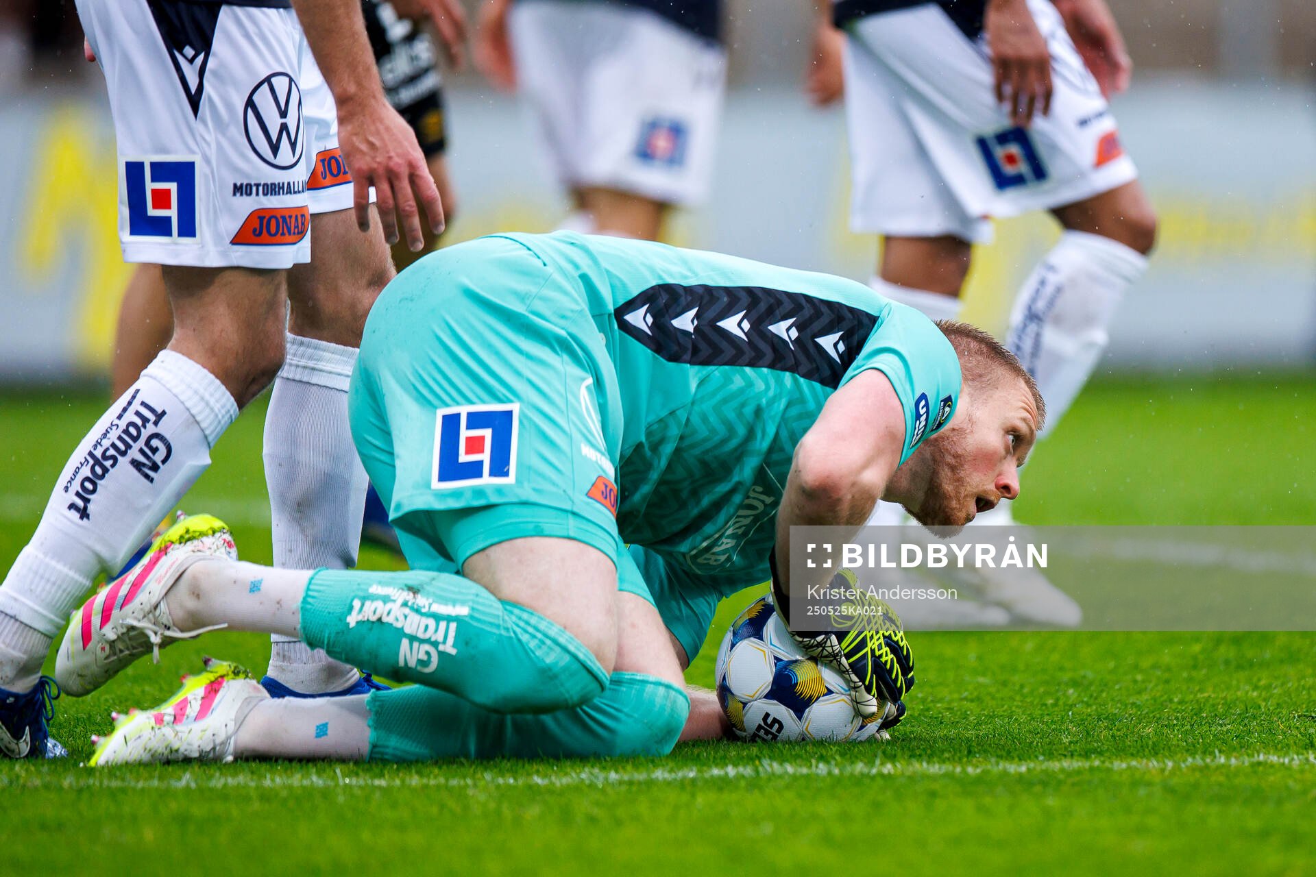 Halmstads målvakt Tim Erlandsson under fotbollsmatchen i Allsvenskan mellan Halmstad och Elfsborg den 25 maj 2025 i Halmstad. 