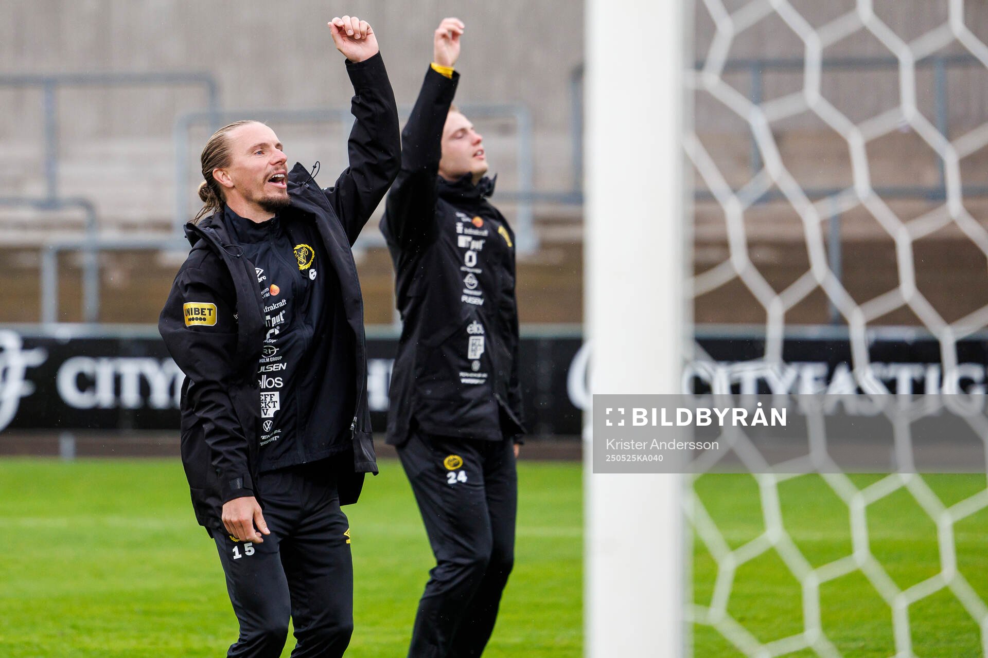 Elfsborgs Simon Hedlund jublar efter fotbollsmatchen i Allsvenskan mellan Halmstad och Elfsborg den 25 maj 2025 i Halmstad. 