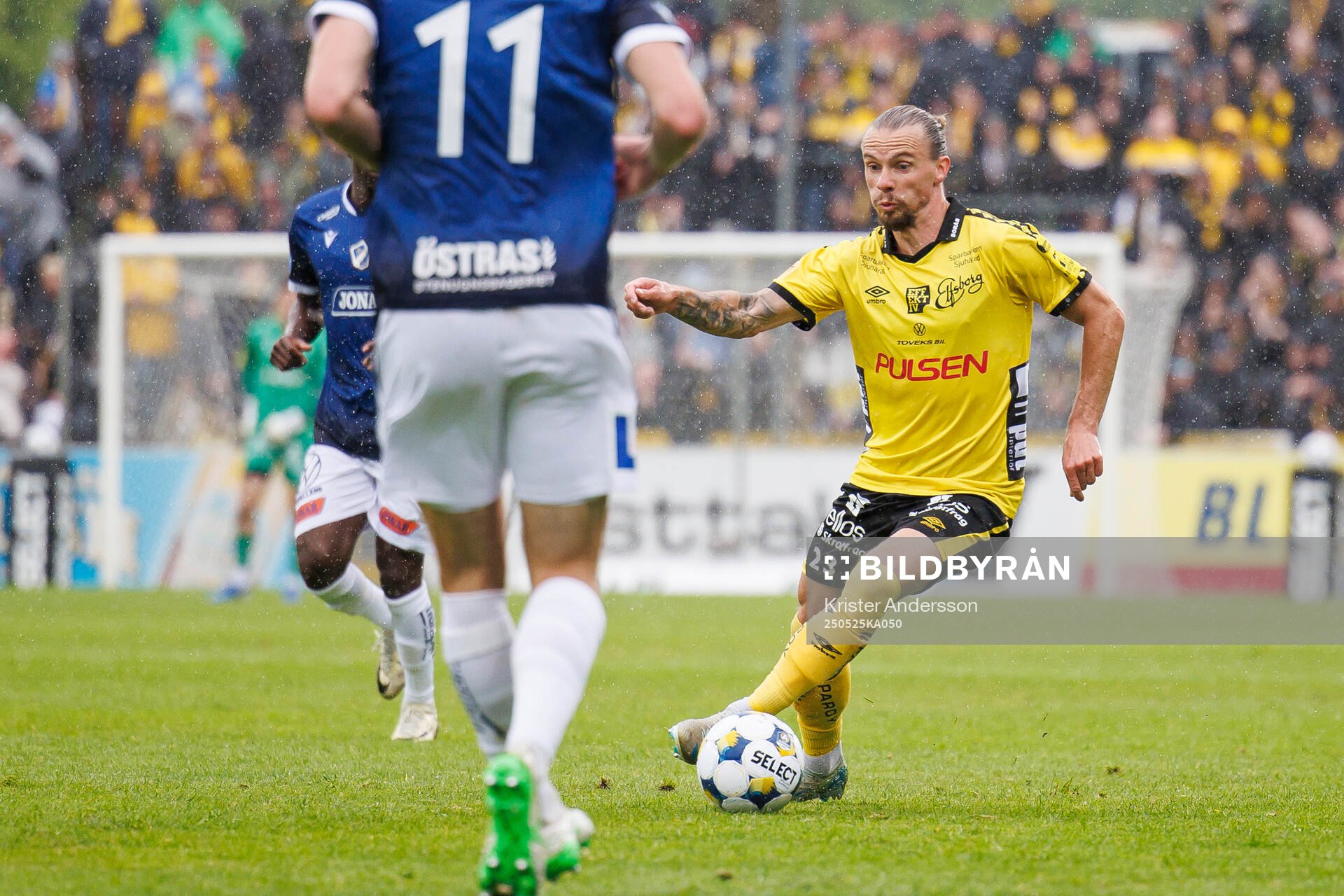Elfsborgs Niklas Hult under fotbollsmatchen i Allsvenskan mellan Halmstad och Elfsborg den 25 maj 2025 i Halmstad. 