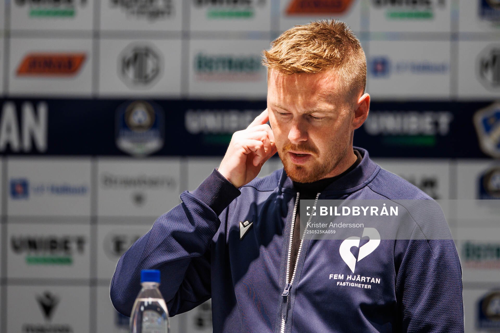 Halmstads tränare Johan Lindholm efter fotbollsmatchen i Allsvenskan mellan Halmstad och Elfsborg den 25 maj 2025 i Halmstad. 