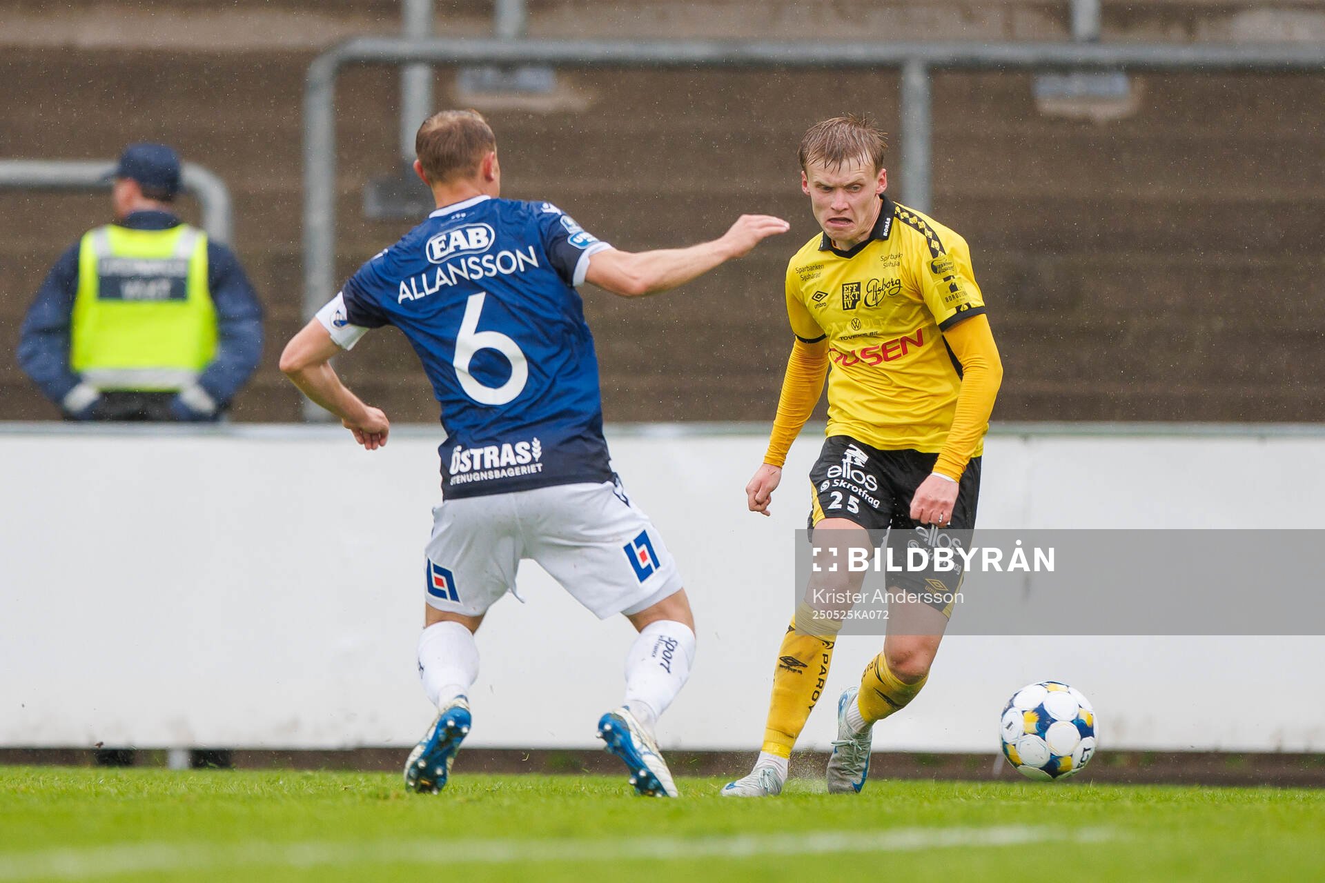 Elfsborgs Ari Sigurpálsson under fotbollsmatchen i Allsvenskan mellan Halmstad och Elfsborg den 25 maj 2025 i Halmstad. 