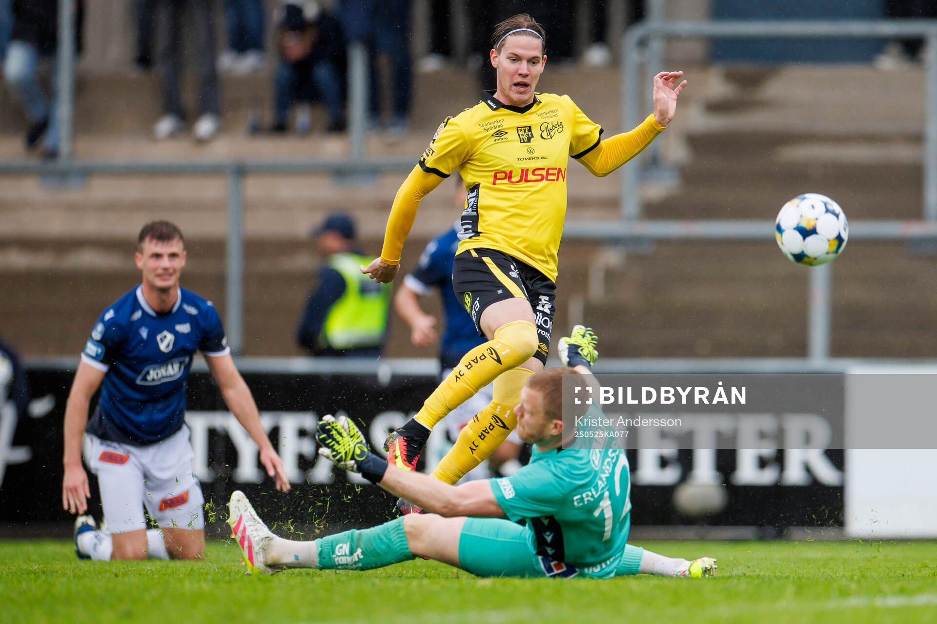 Elfsborgs Taylor Silverholt gör 1-4 under fotbollsmatchen i Allsvenskan mellan Halmstad och Elfsborg den 25 maj 2025 i Halmstad. 