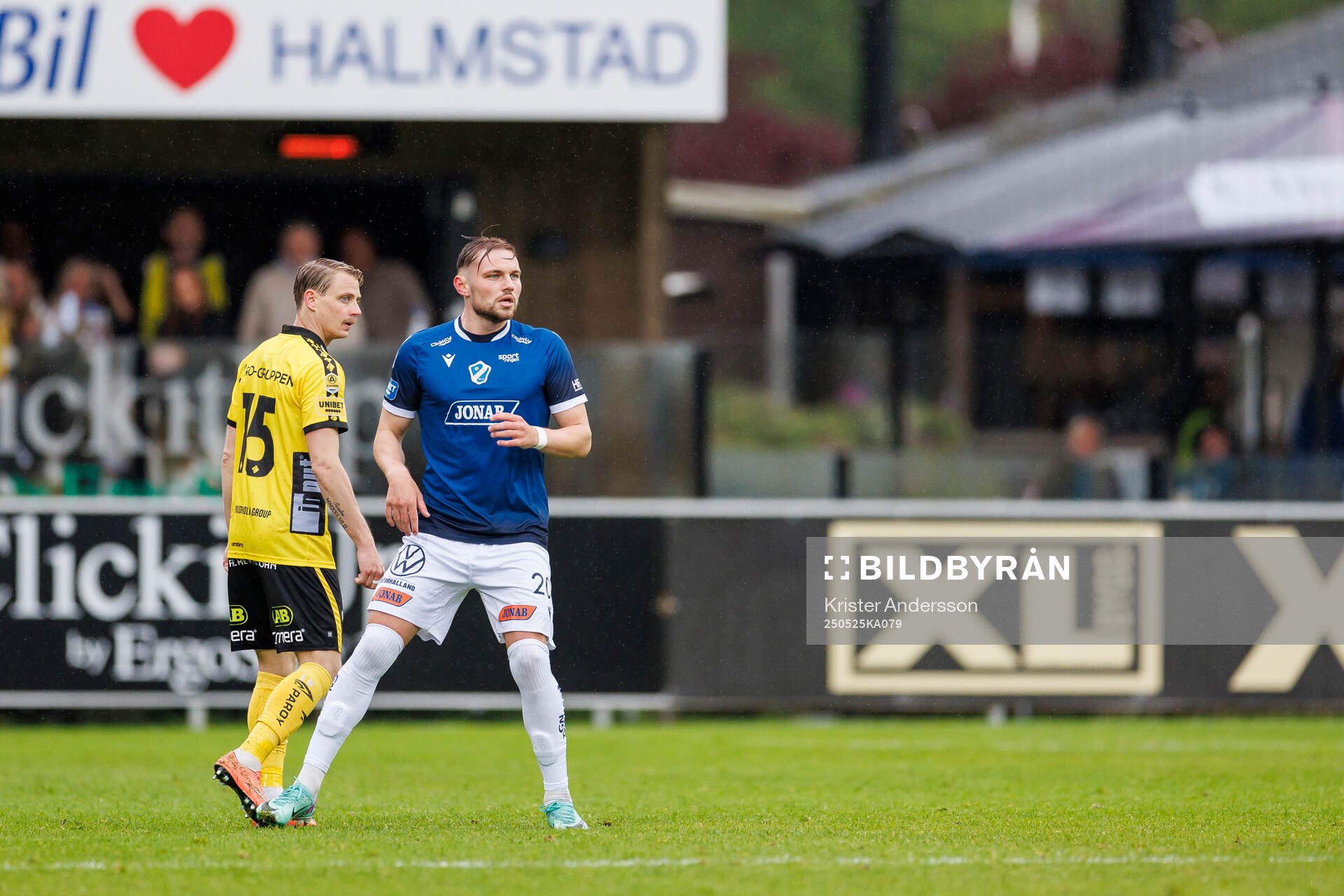 Elfsborgs Simon Hedlund och Halmstads Pawel Chrupalla