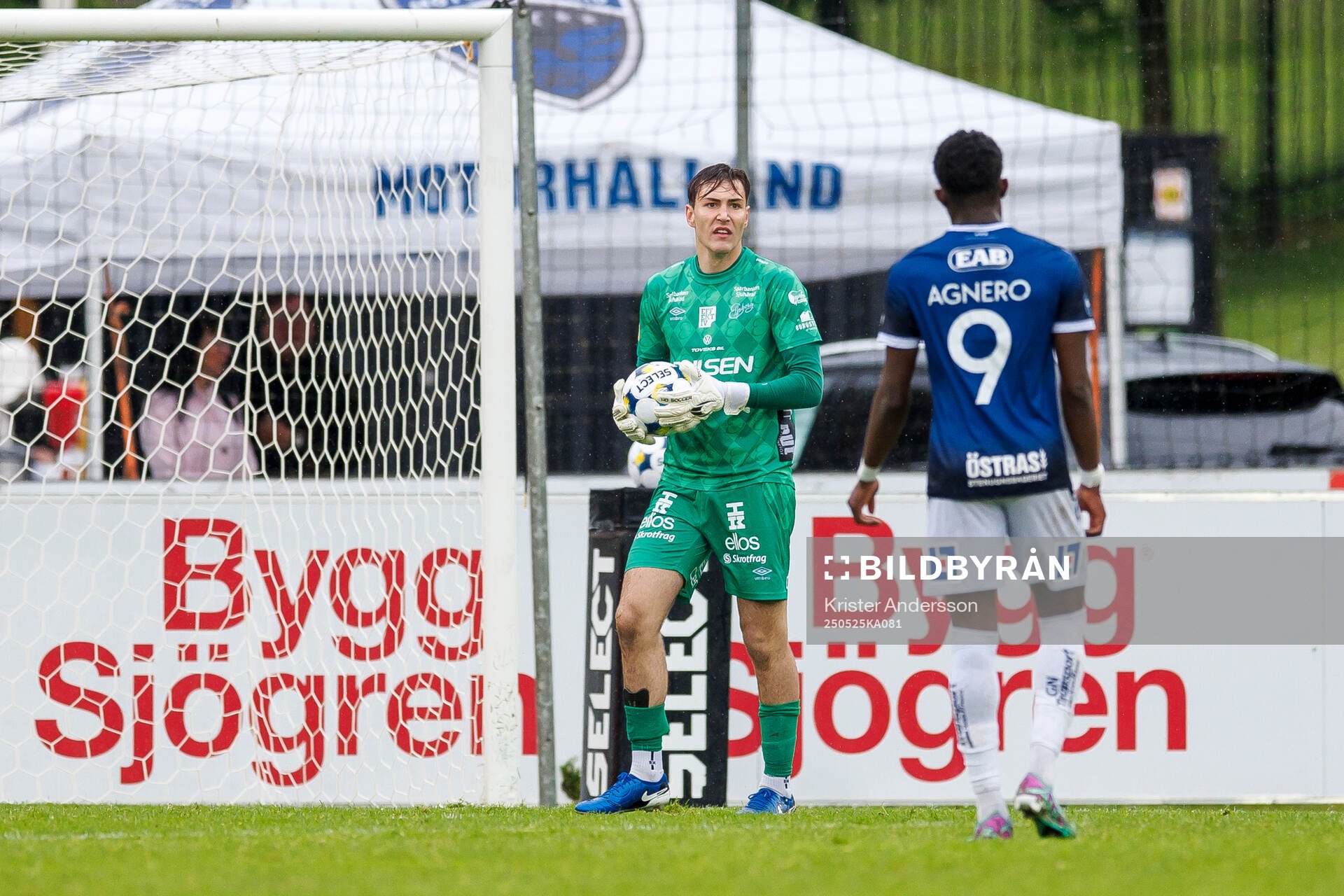 Elfsborgs målvakt Simon Eriksson under fotbollsmatchen i Allsvenskan mellan Halmstad och Elfsborg den 25 maj 2025 i Halmstad. 