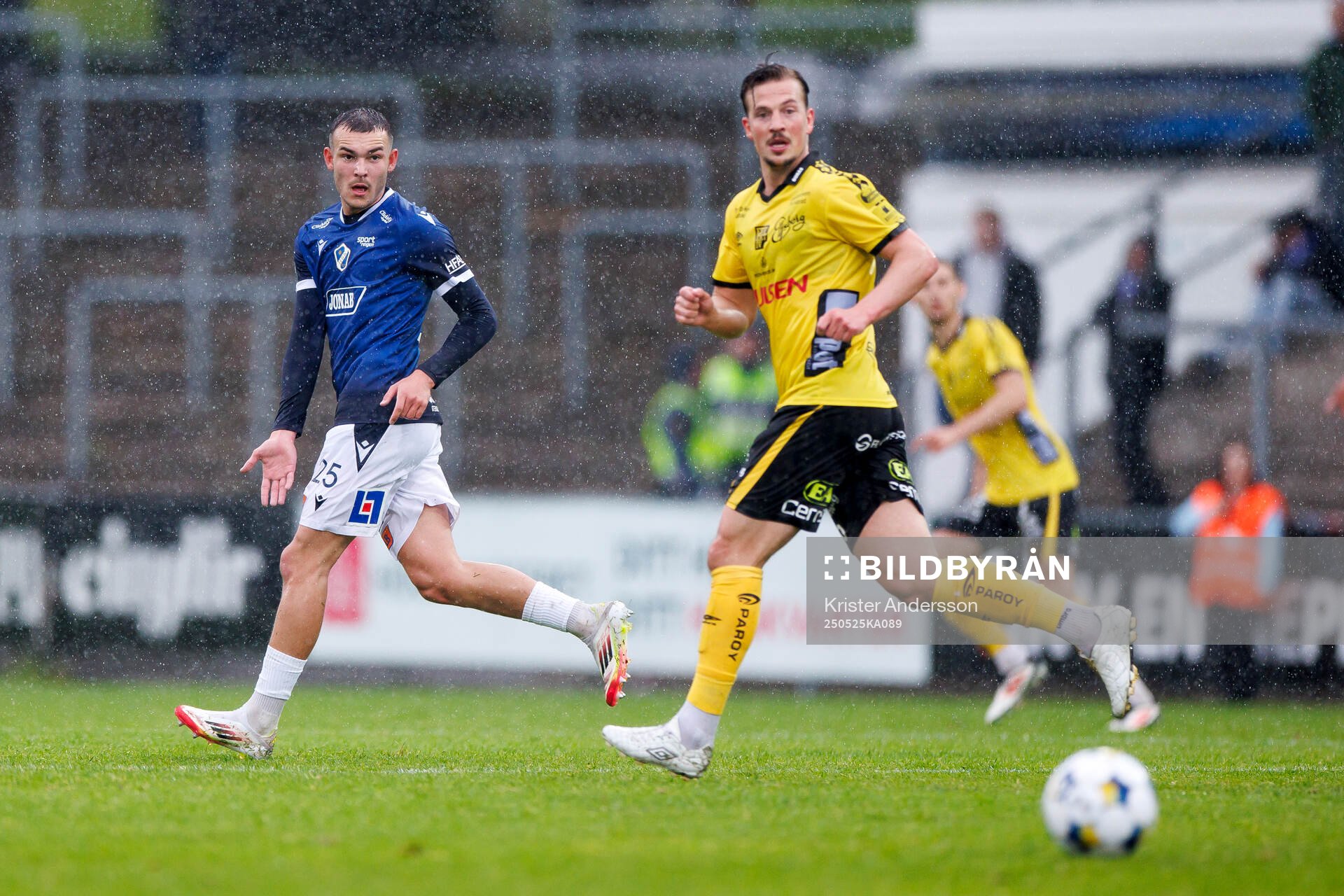 Halmstads Aleksander Damnjanovic Nilsson under fotbollsmatchen i Allsvenskan mellan Halmstad och Elfsborg den 25 maj 2025 i Halmstad. 