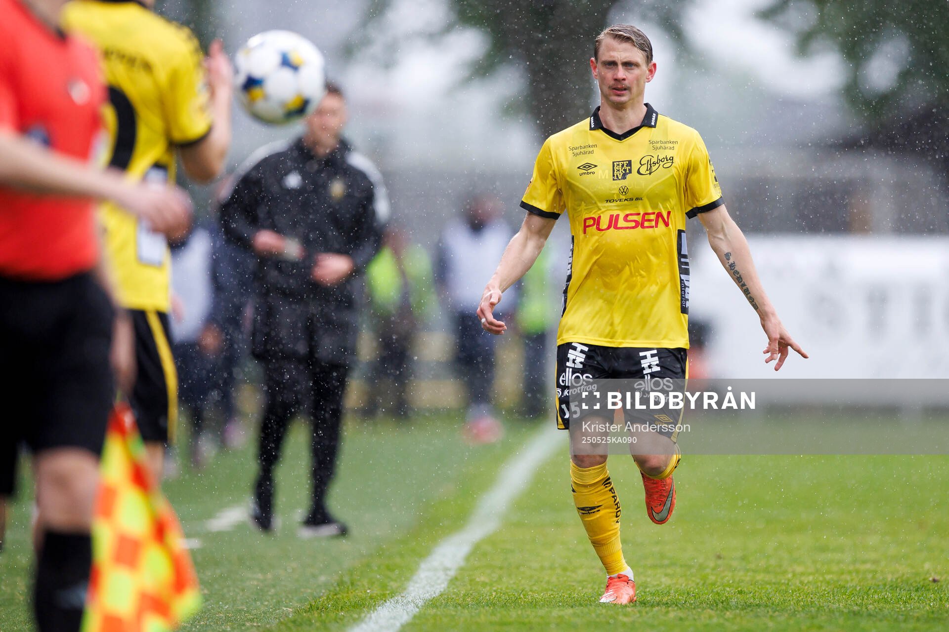 Elfsborgs Simon Hedlund under fotbollsmatchen i Allsvenskan mellan Halmstad och Elfsborg den 25 maj 2025 i Halmstad. 