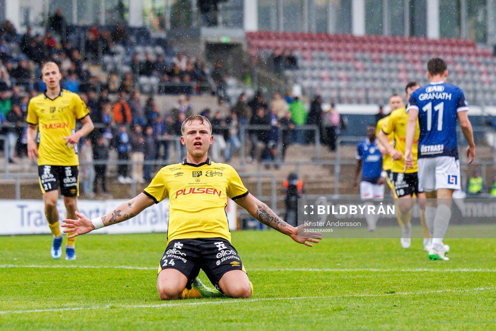 Elfsborgs Frederik Ihler jublar efter 0-2 under fotbollsmatchen i Allsvenskan mellan Halmstad och Elfsborg den 25 maj 2025 i Halmstad.