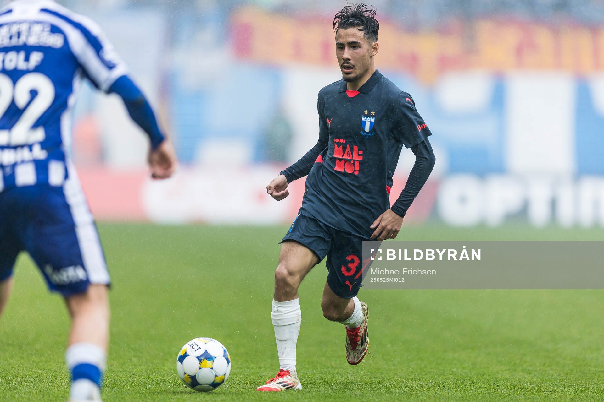 Malmö FFs Adrian Skogmar under fotbollsmatchen i Allsvenskan mellan IFK Göteborg och Malmö FF den 25 maj 2025 i Göteborg. 