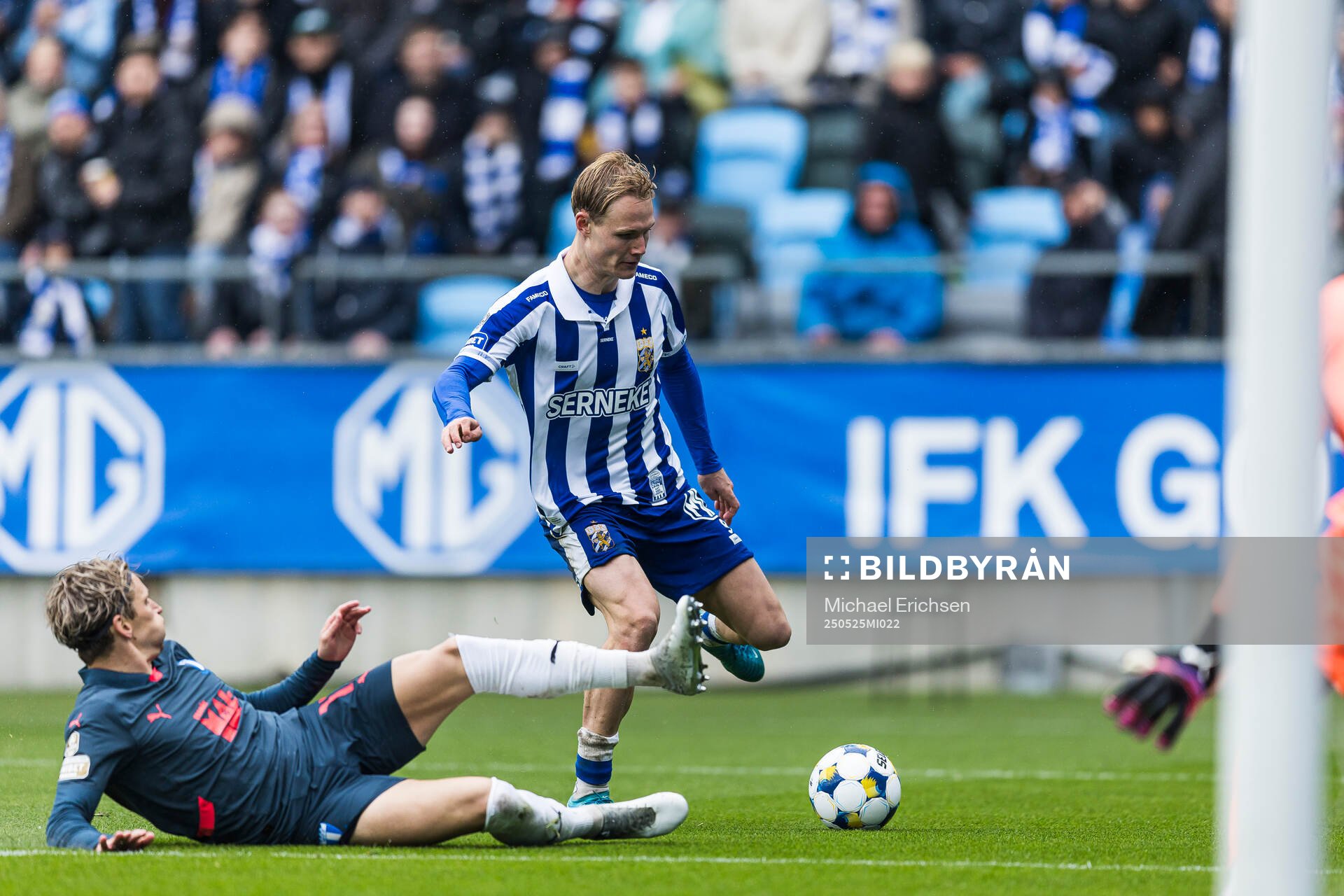 Malmö FFs Jens Stryger Larsen och IFK Göteborgs Max Fenger